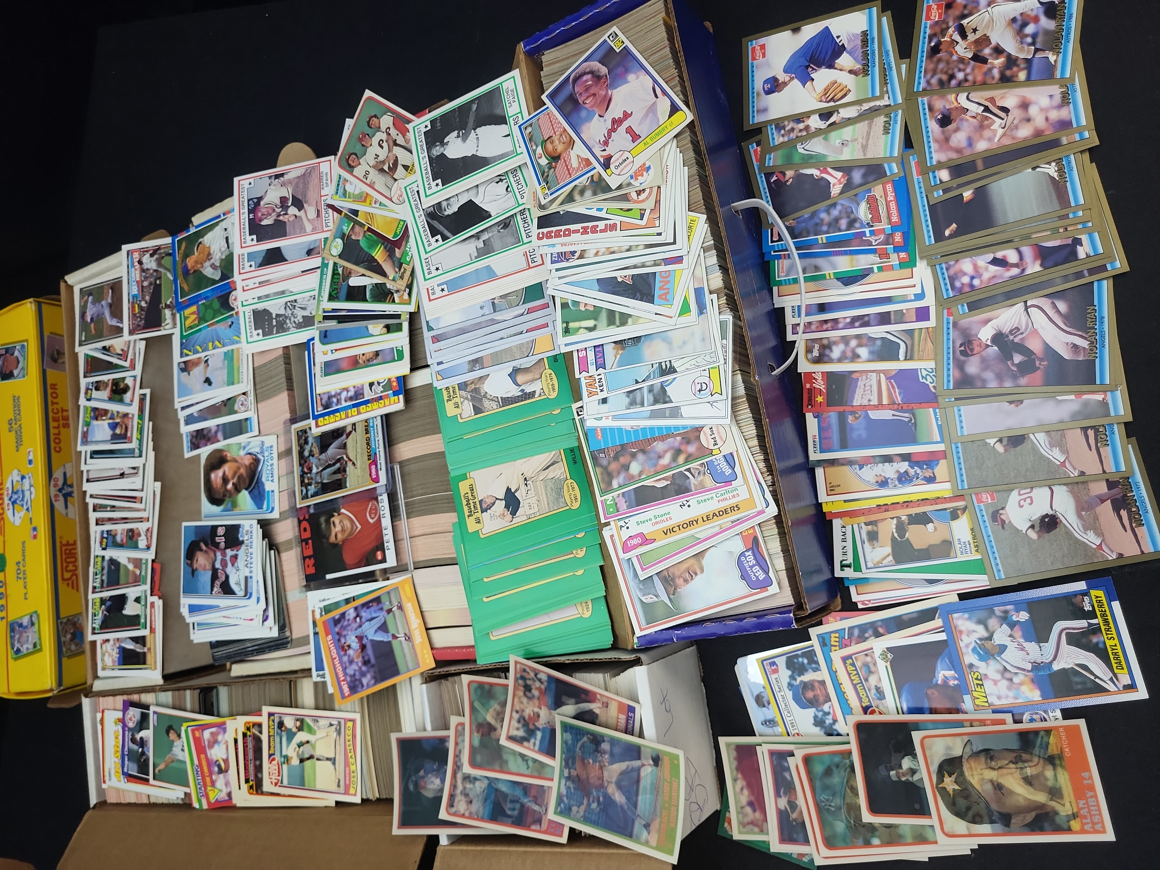 I03824 | An Assortment of Baseball Trading Cards Including Topps, Donruss, Fleer, and Score