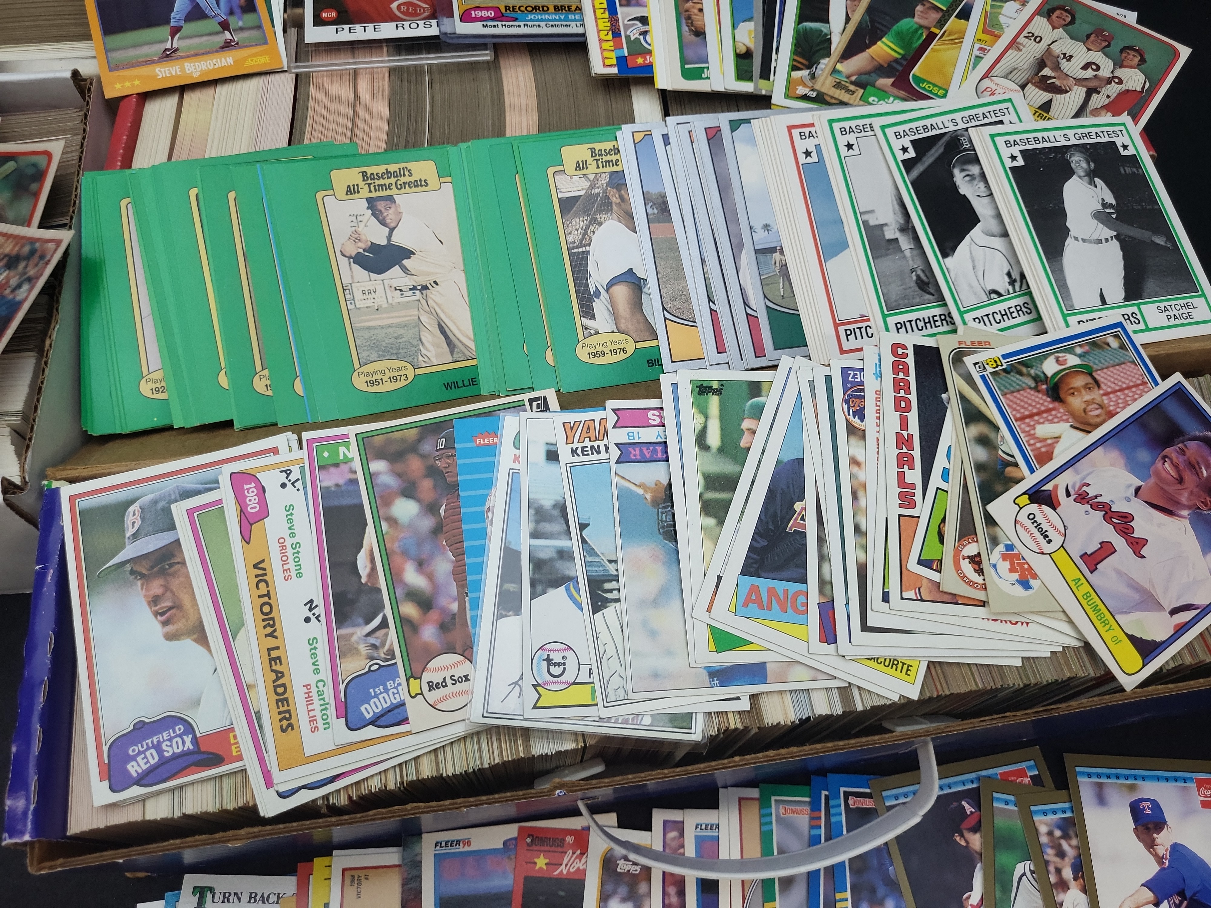 I03824 | An Assortment of Baseball Trading Cards Including Topps, Donruss, Fleer, and Score