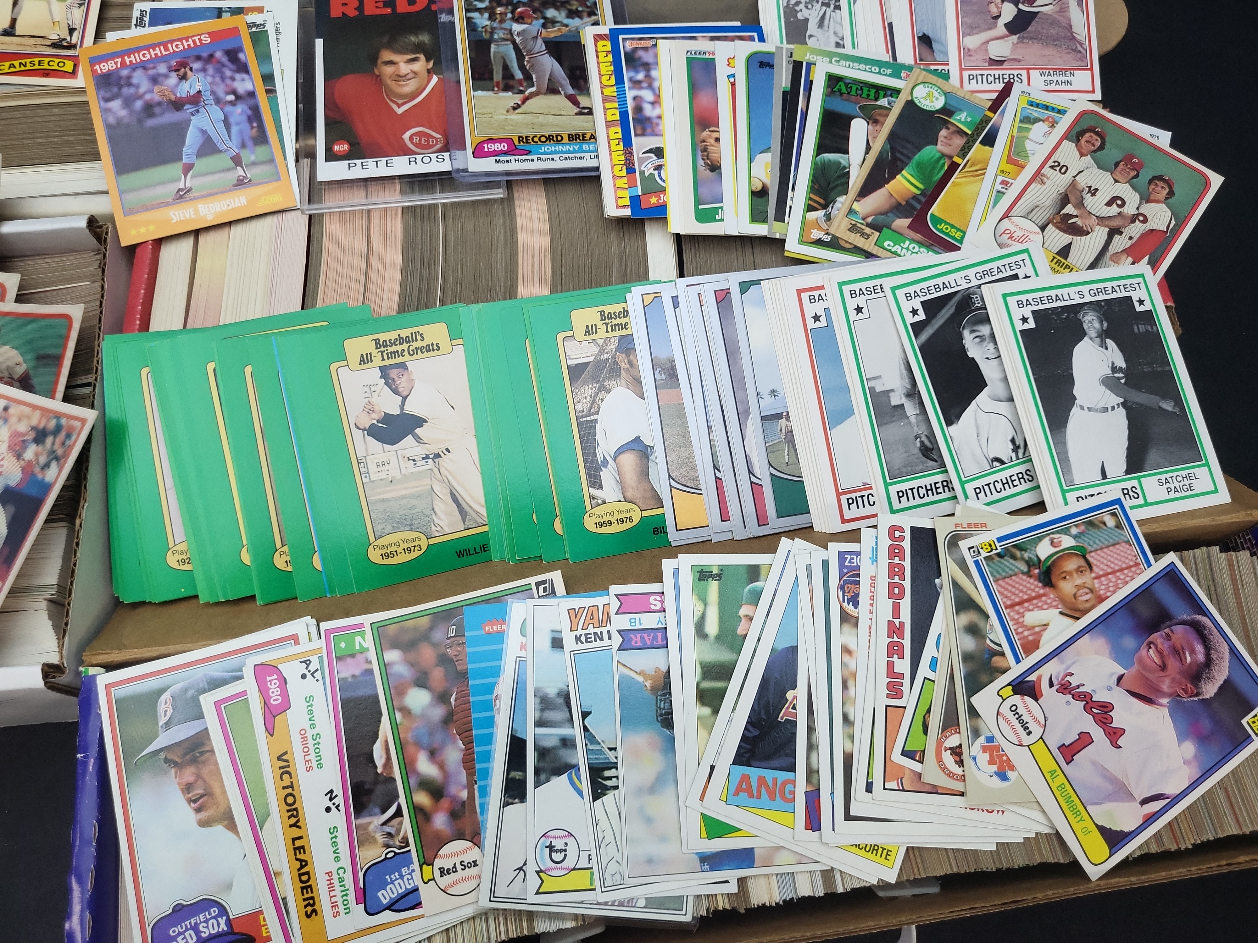 I03824 | An Assortment of Baseball Trading Cards Including Topps, Donruss, Fleer, and Score