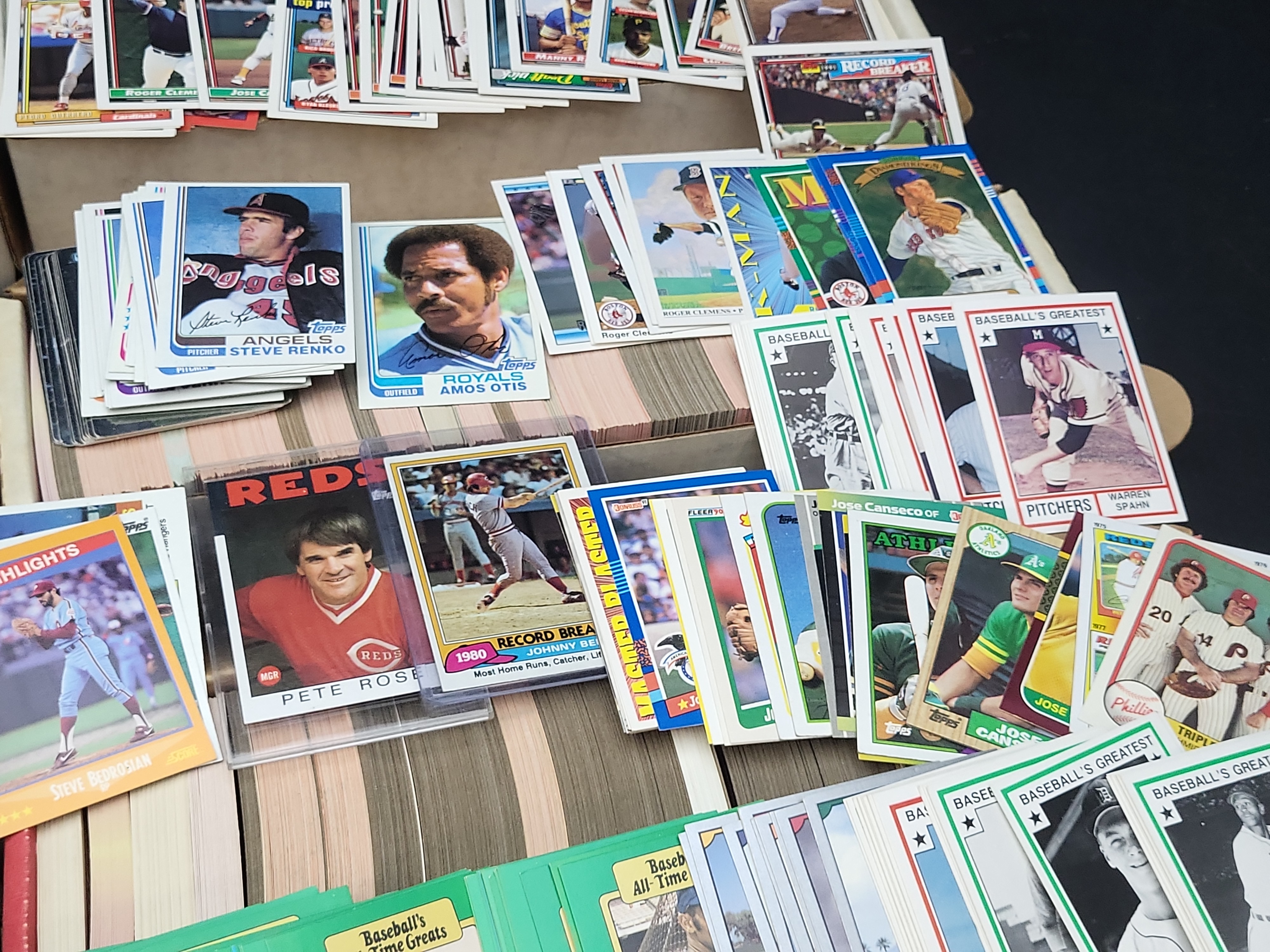 I03824 | An Assortment of Baseball Trading Cards Including Topps, Donruss, Fleer, and Score