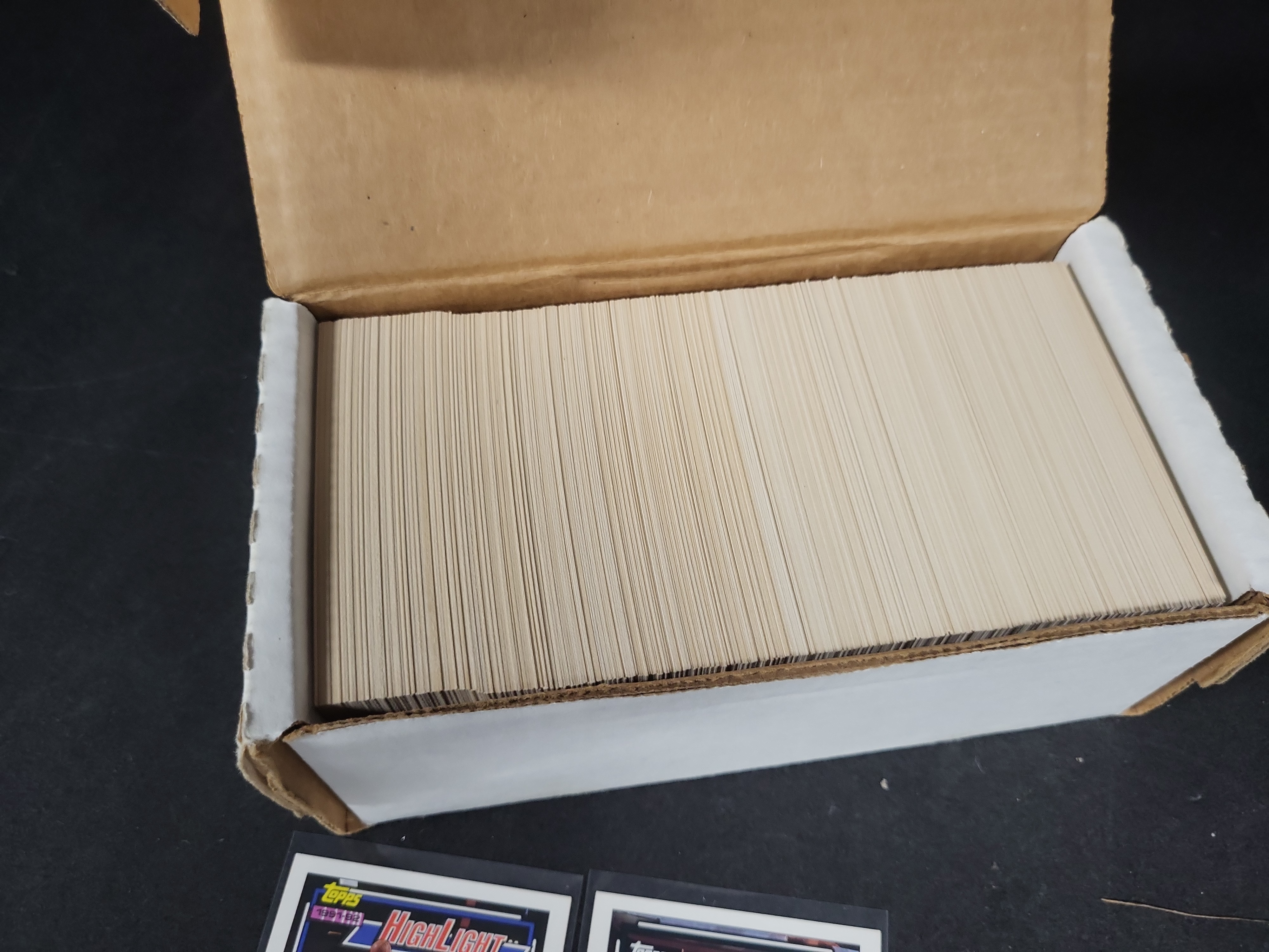 I03807 | A Collection of 1992-93 Topps Basketball Cards Featuring Michael Jordan