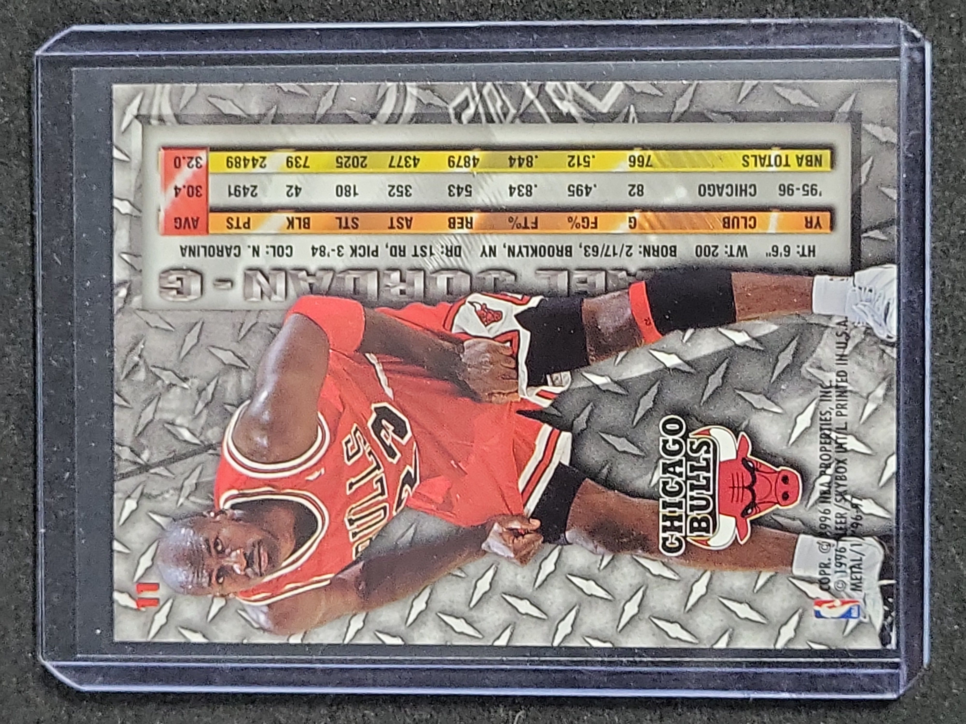 I03814 | 1996-97 Fleer Metal Michael Jordan #11 Chicago Bulls Basketball Trading Card