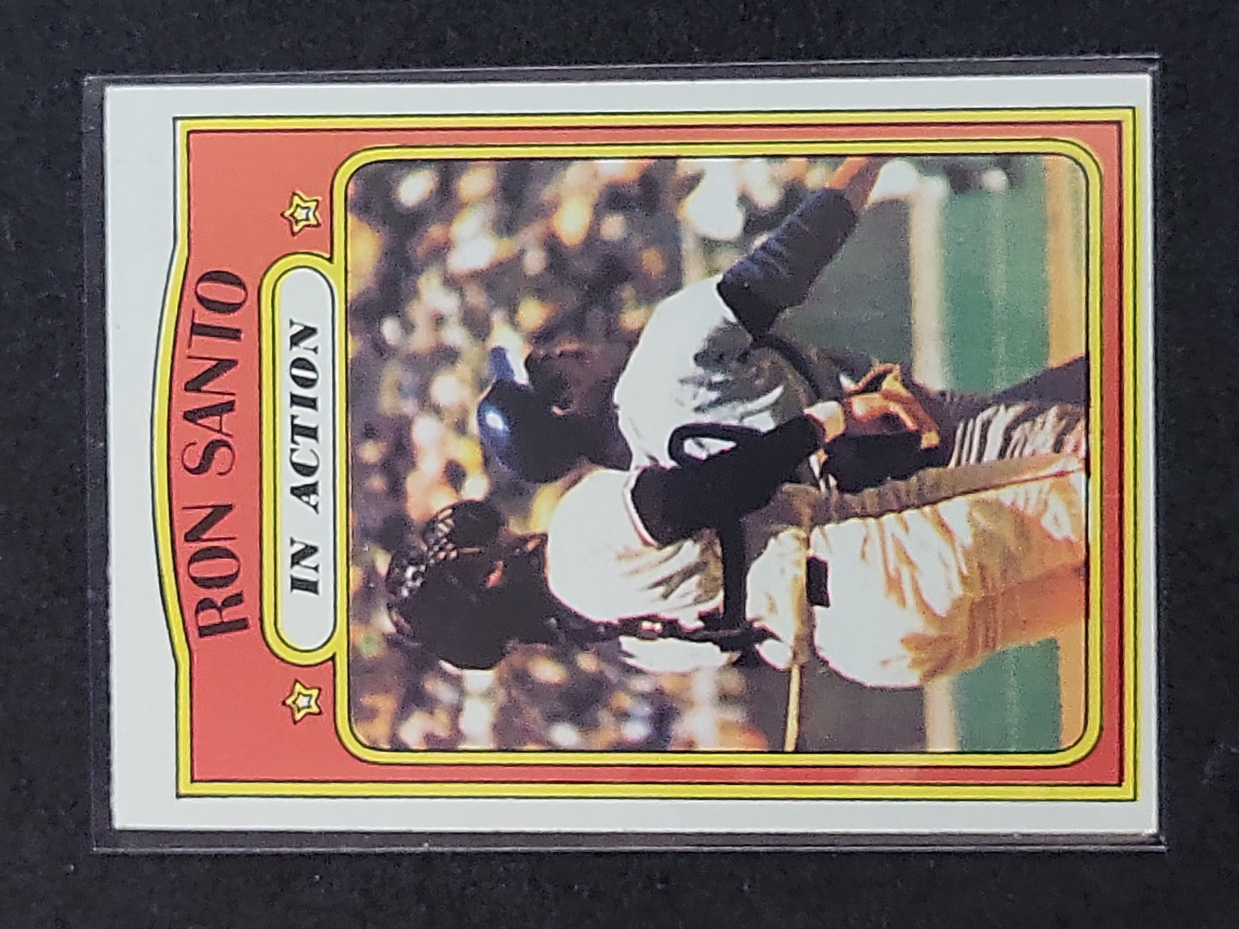 I03143 | 1972 Topps #556 Ron Santo In Action Baseball Card