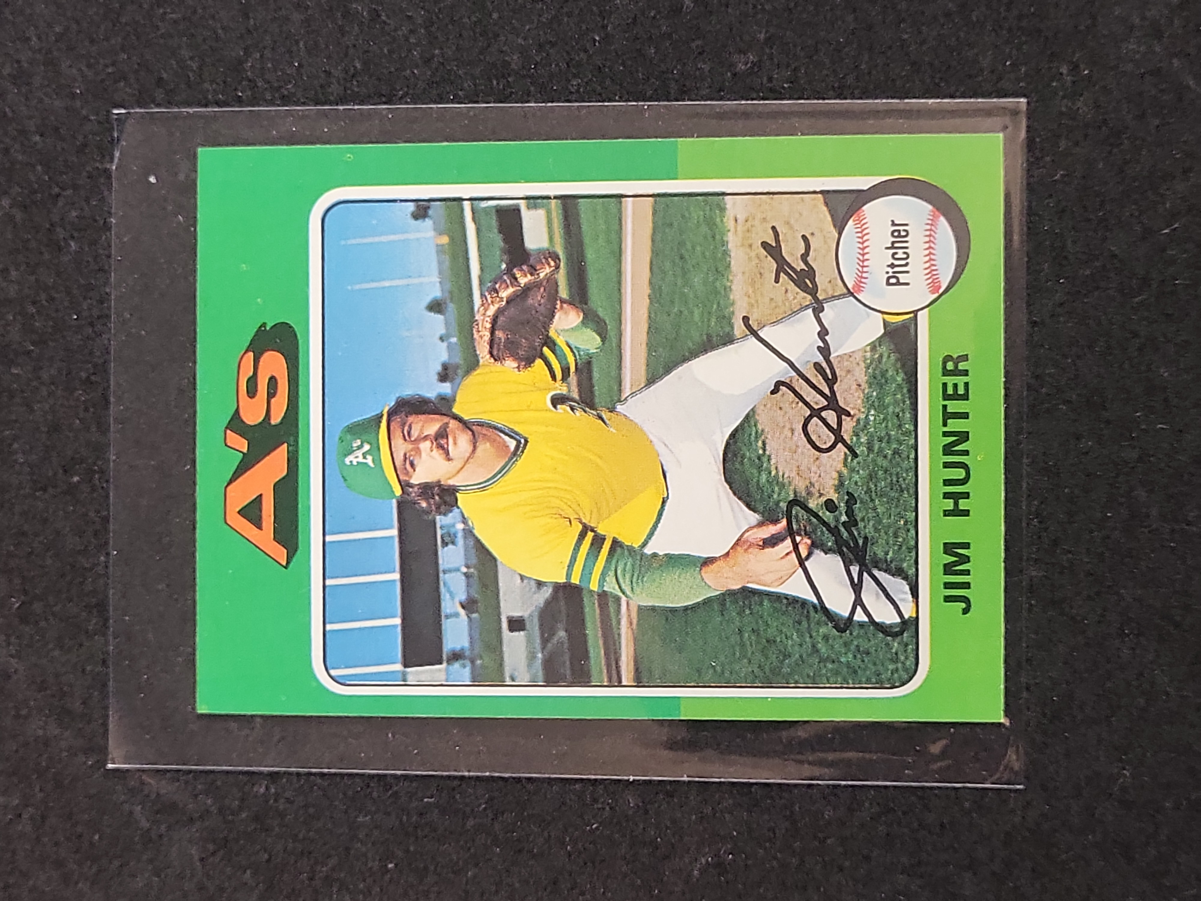 I03157 | 1975 Topps Jim Catfish Hunter Oakland As Baseball Card #230