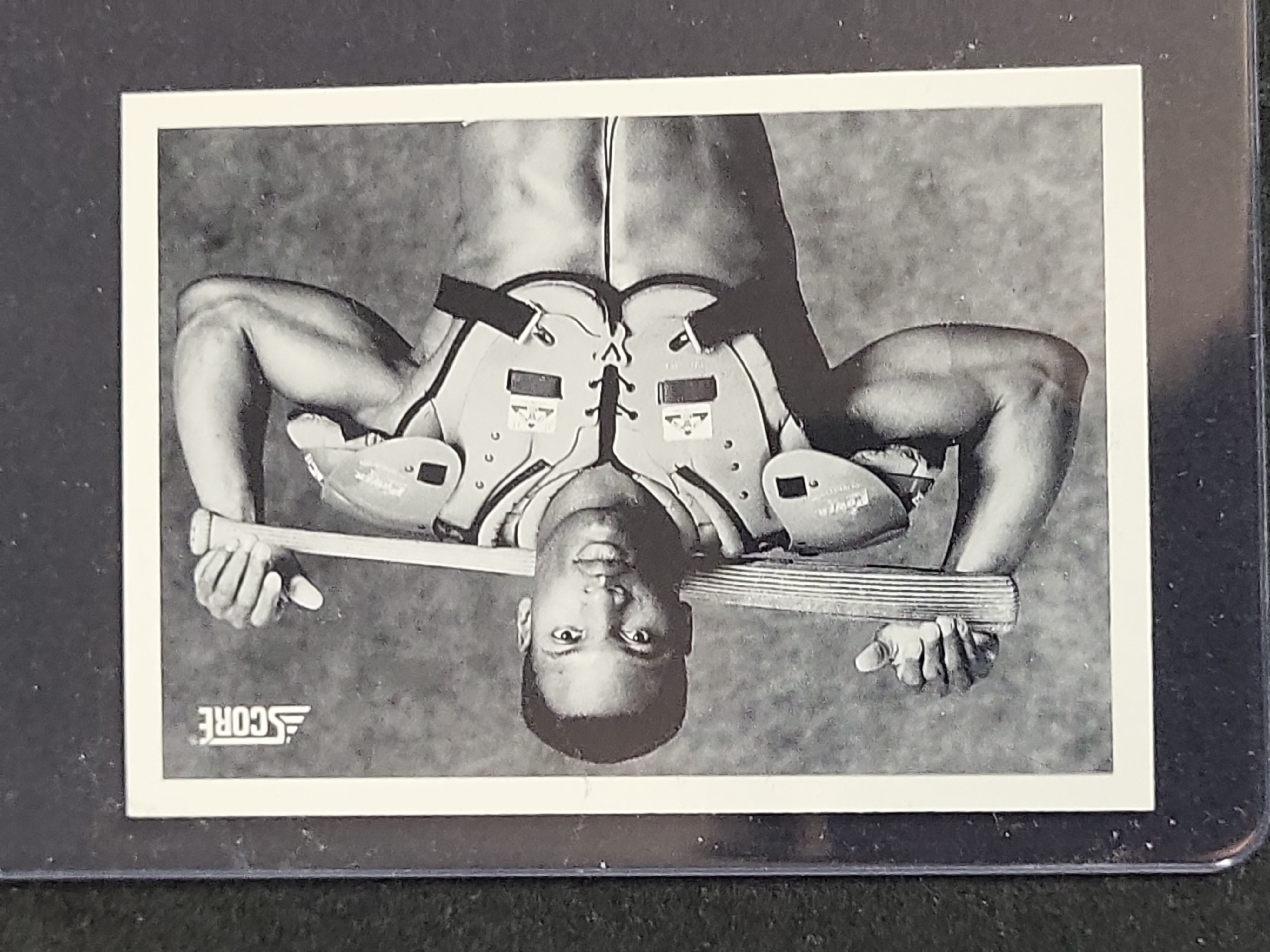 I03884 | 1990 Score Bo Jackson #697 Shoulder Pads Baseball Card