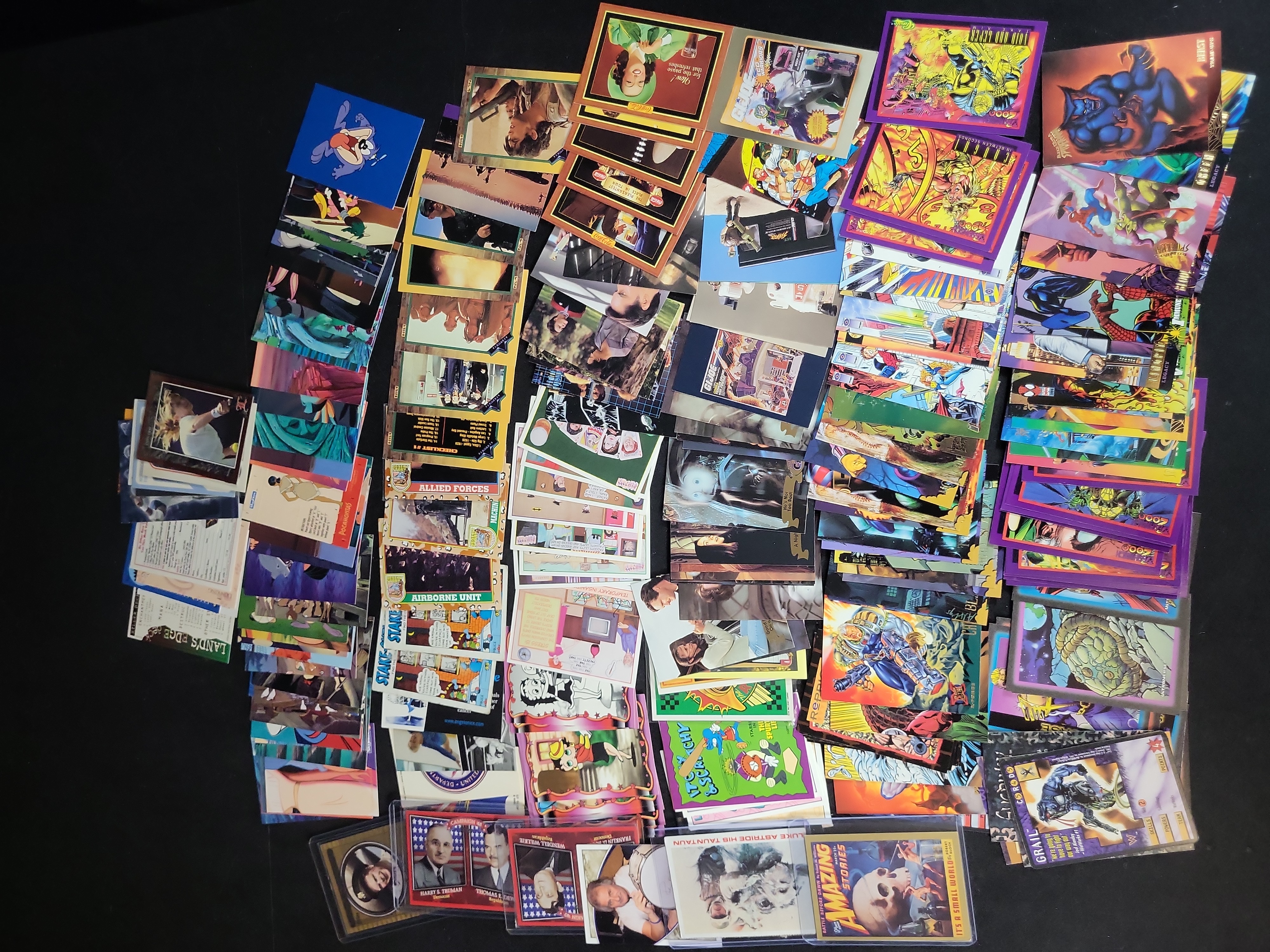 I03086 | An Assortment of Vintage Non-Sport Trading Cards Including Marvel Disney and Historical Series