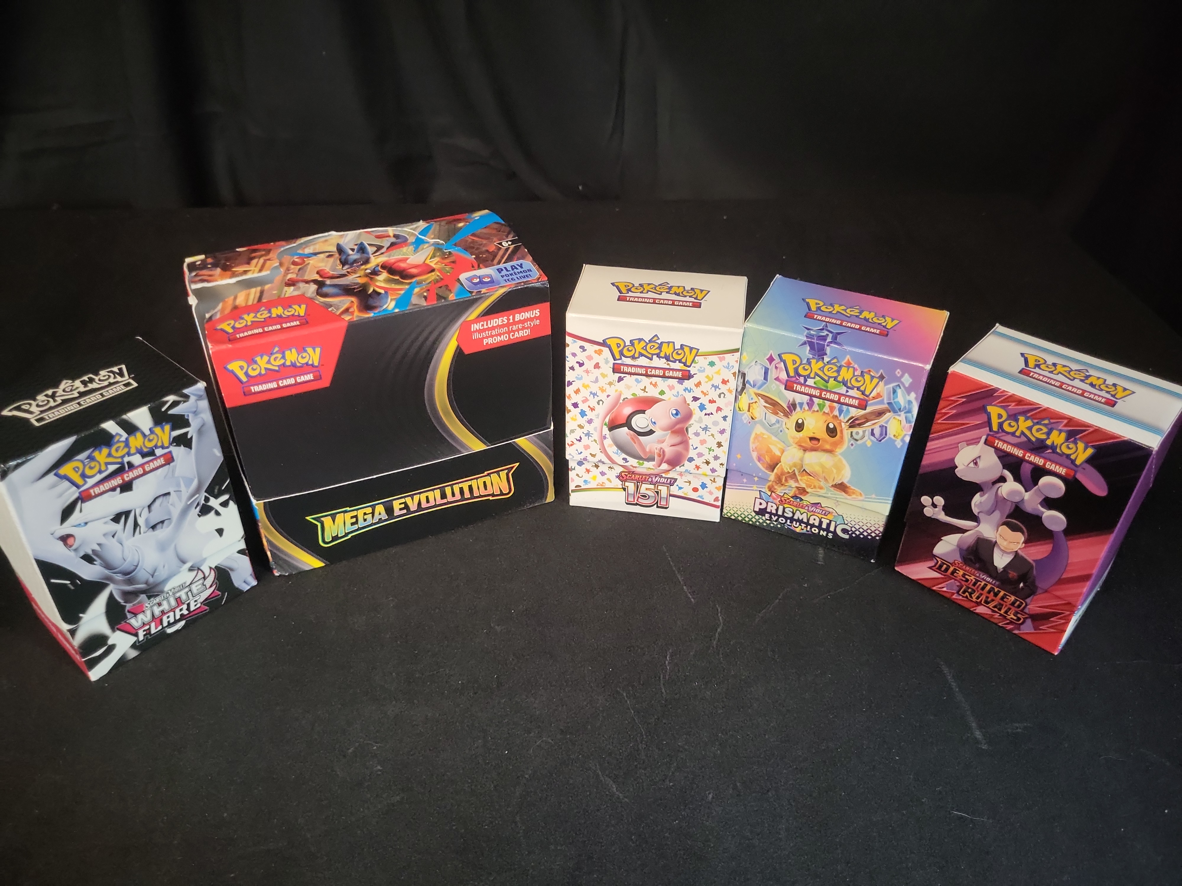I02748 | A Collection of Pokemon Trading Card Game Items Including Bulk Cards and Vintage Dark Arbok