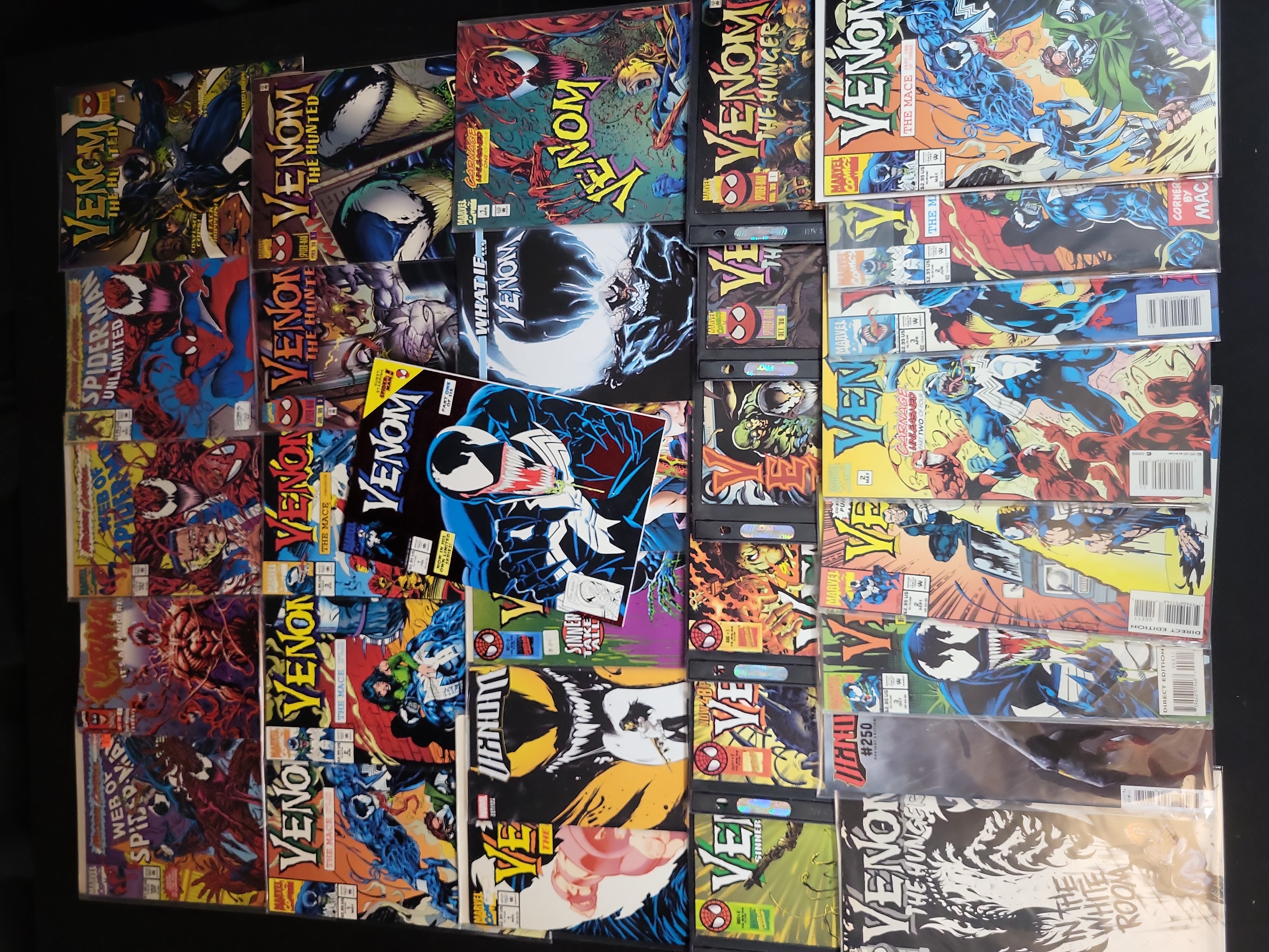 I03724 | A Collection of approximately 35 Marvel Comic Books featuring Venom and Carnage