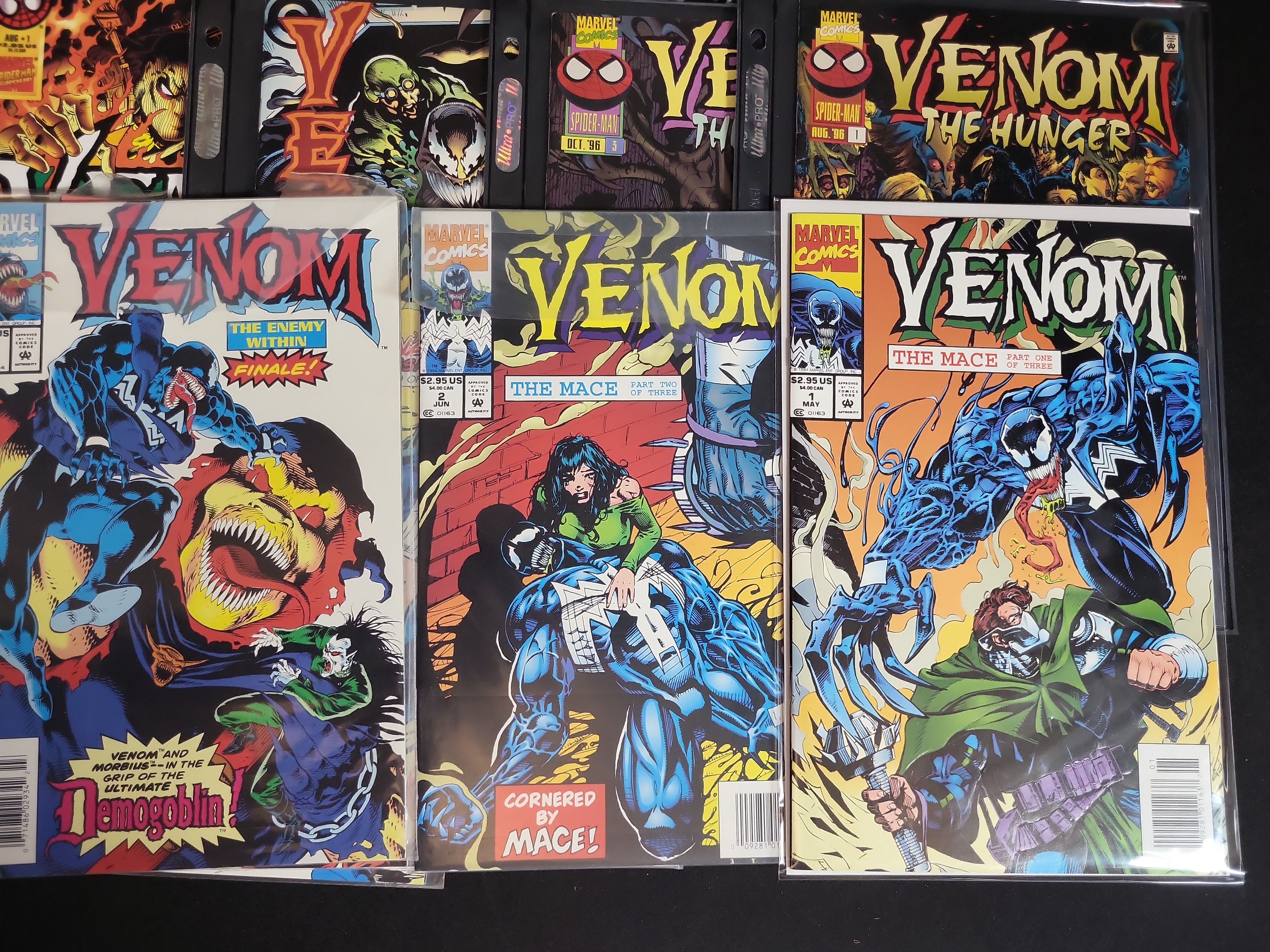 I03724 | A Collection of approximately 35 Marvel Comic Books featuring Venom and Carnage