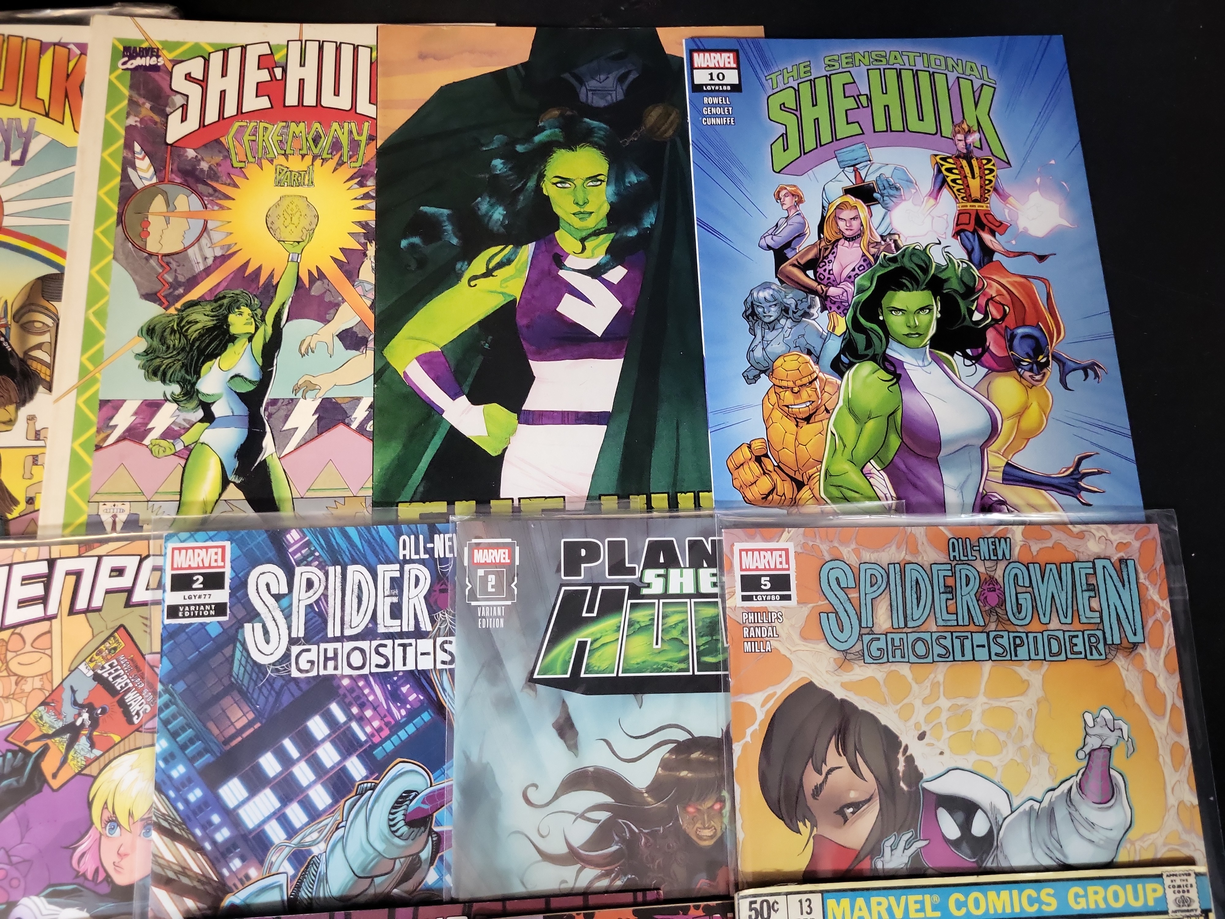 I03733 | A Collection of Marvel Female Superhero Comic Books