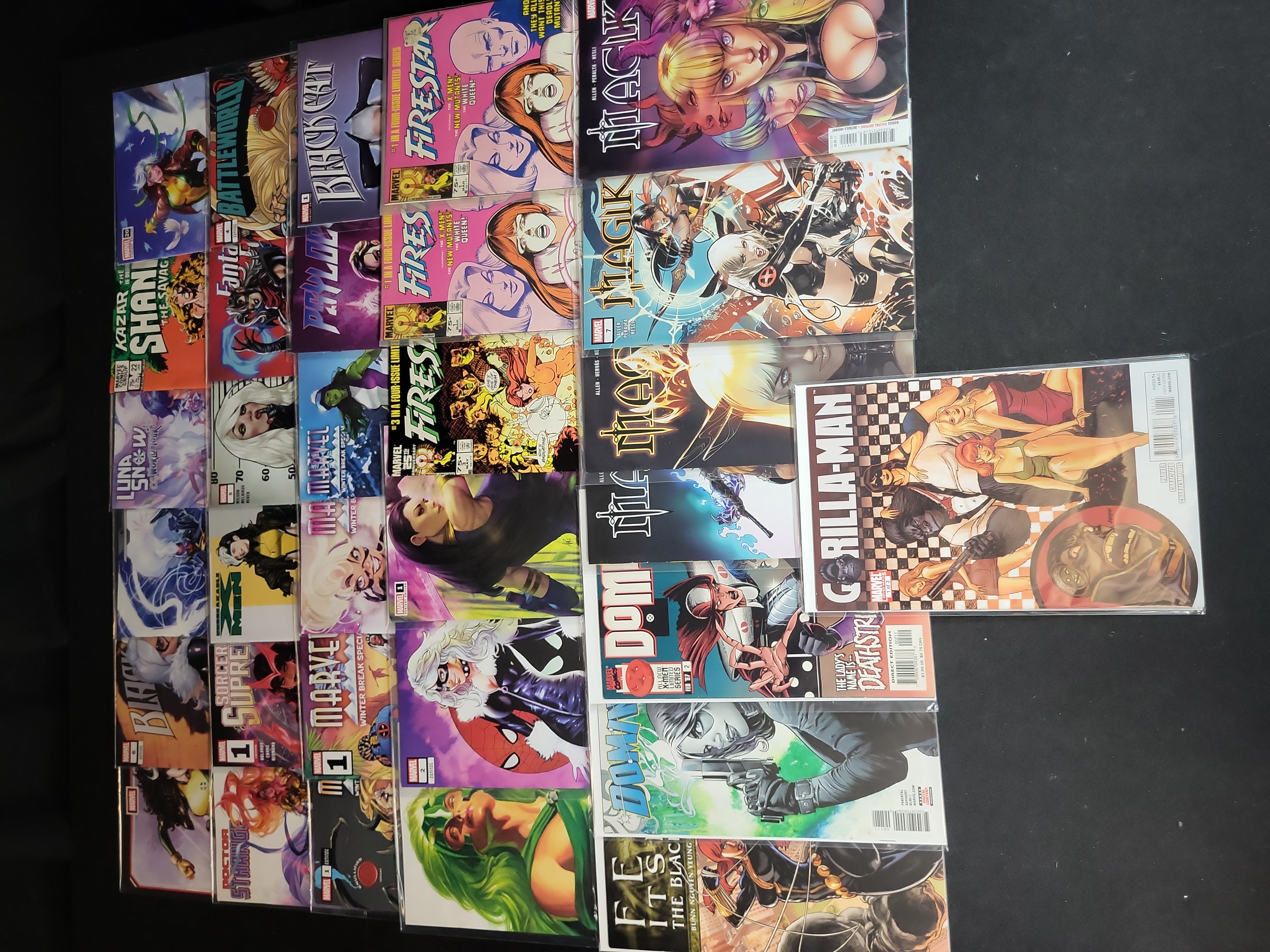 I03738 | An Assortment of Marvel Comics Featuring Female Protagonists and Variant Covers