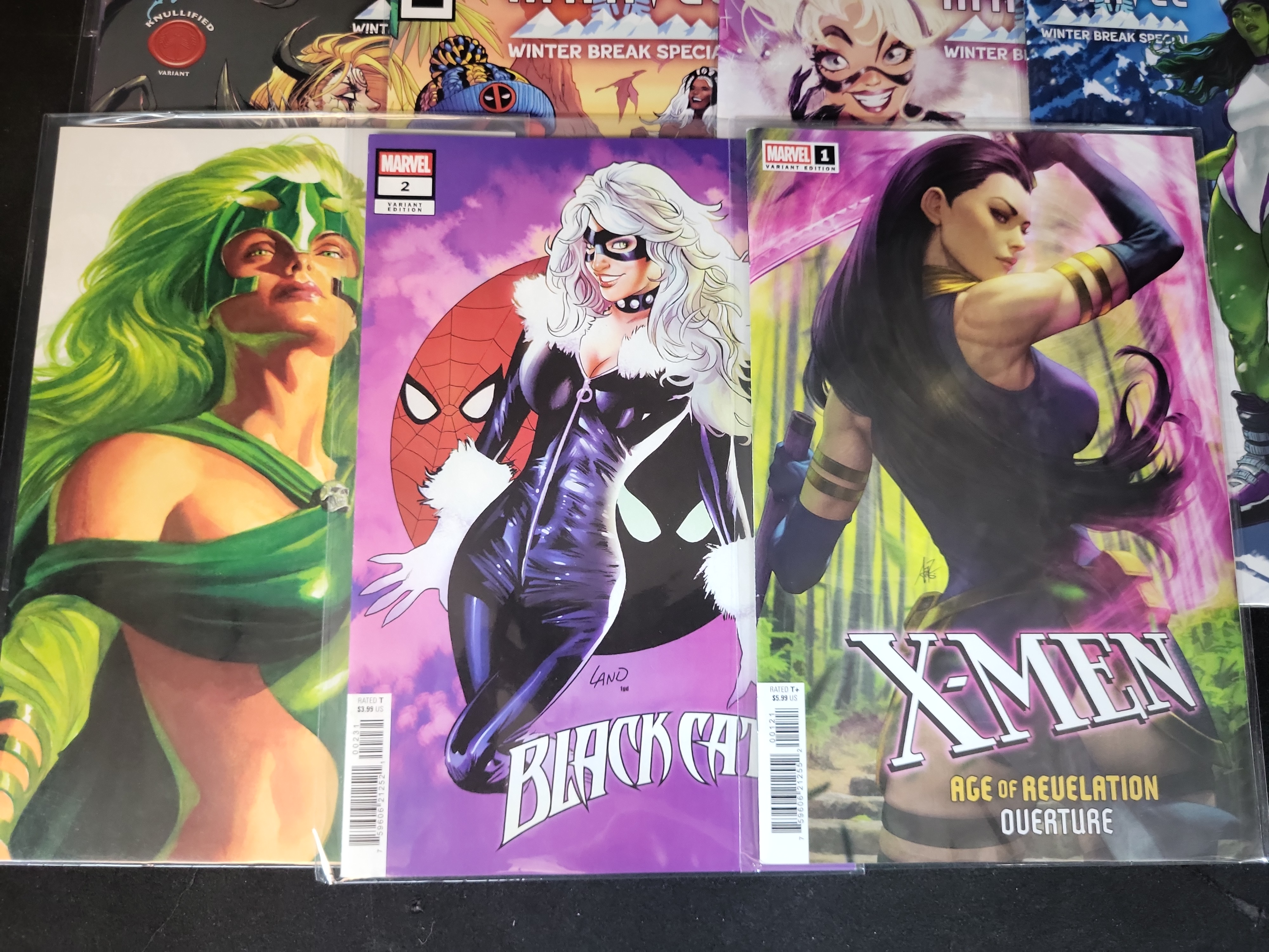 I03738 | An Assortment of Marvel Comics Featuring Female Protagonists and Variant Covers