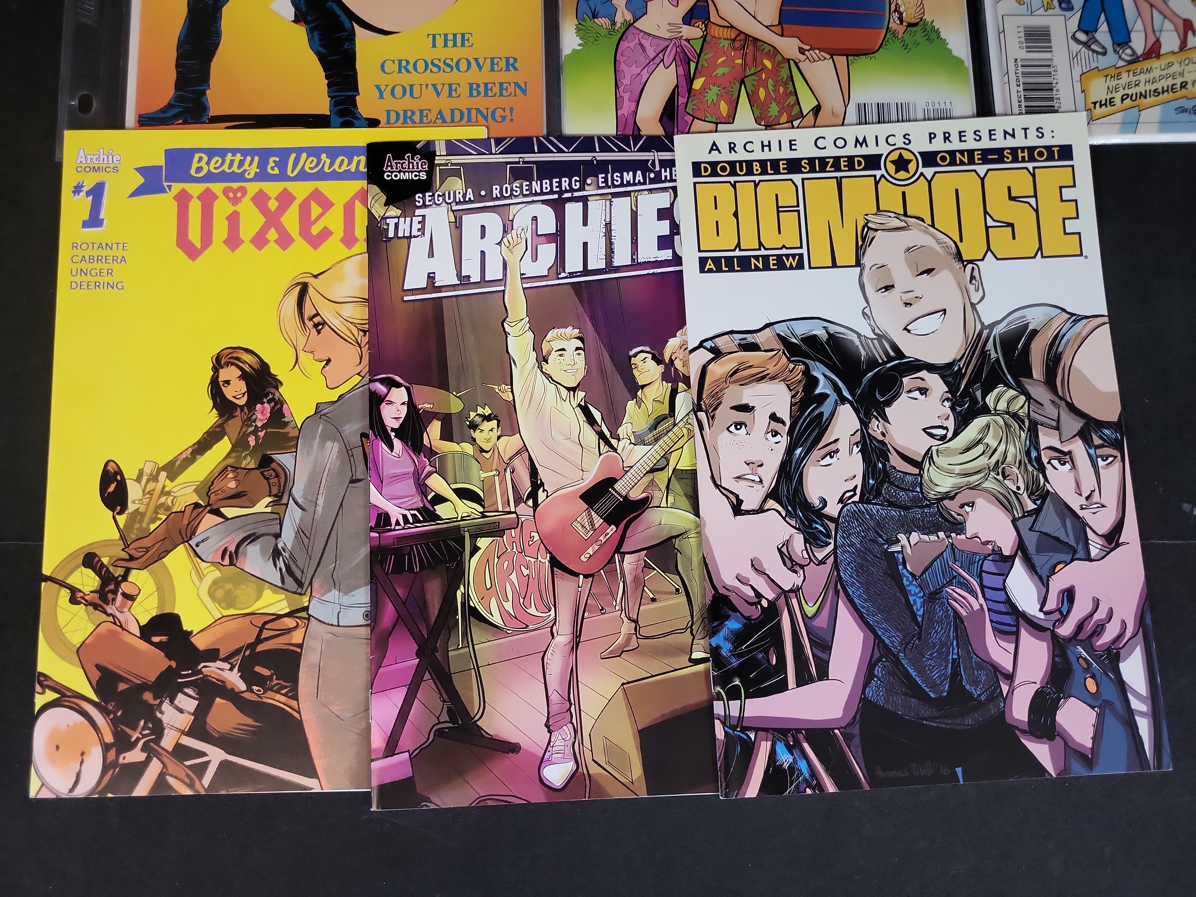 I03914 | A Collection of 13 Archie Comics Including Punisher, Predator, and Ramones Crossovers plus New Riverdale Reboot Issues