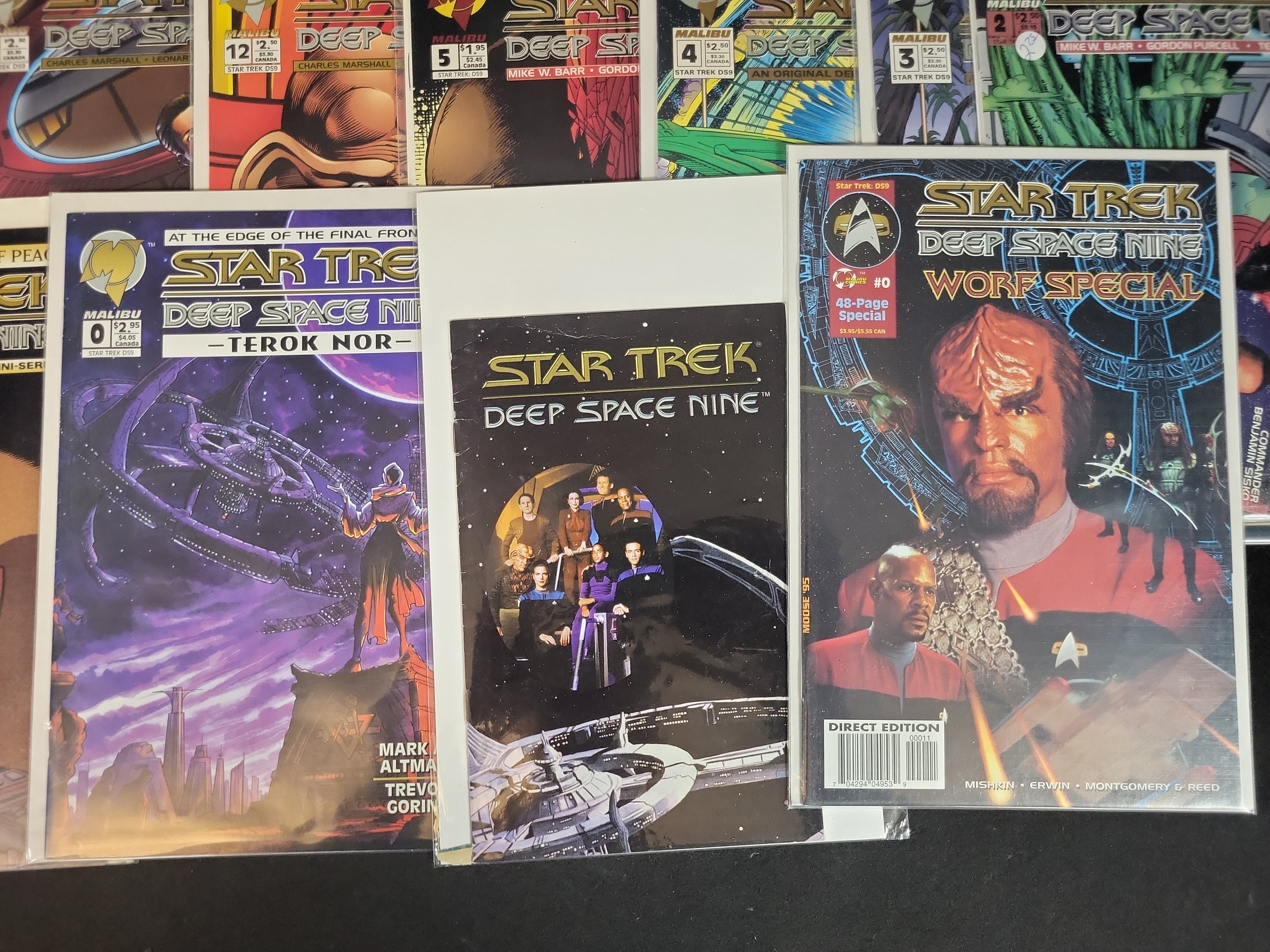I03780 | A Collection of Star Trek Comic Books Including Malibu Deep Space Nine and IDW Publishing Titles