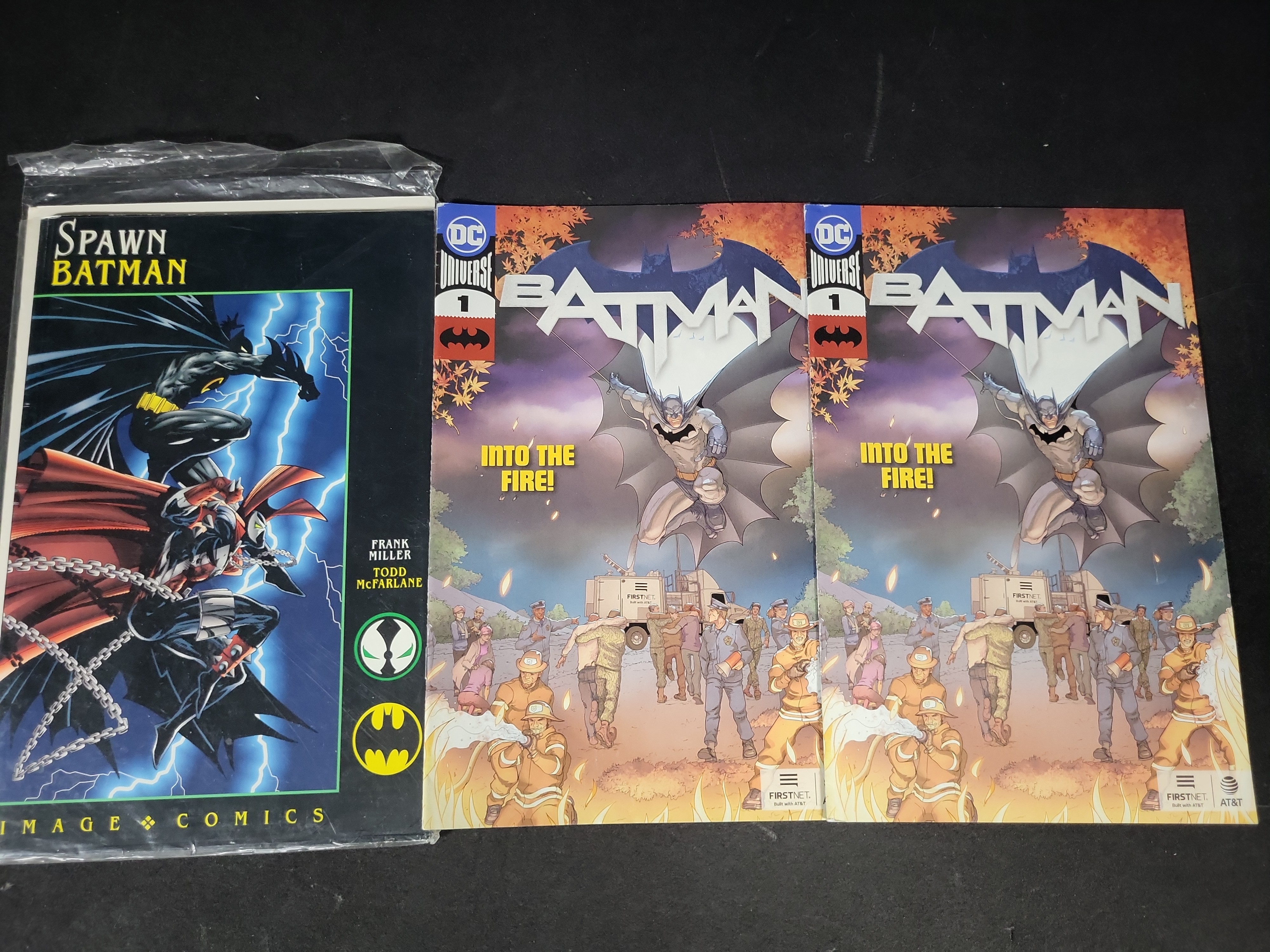 I03846 | A Collection of Five Comic Books Including Spawn/Batman and Batman Promotional Issues