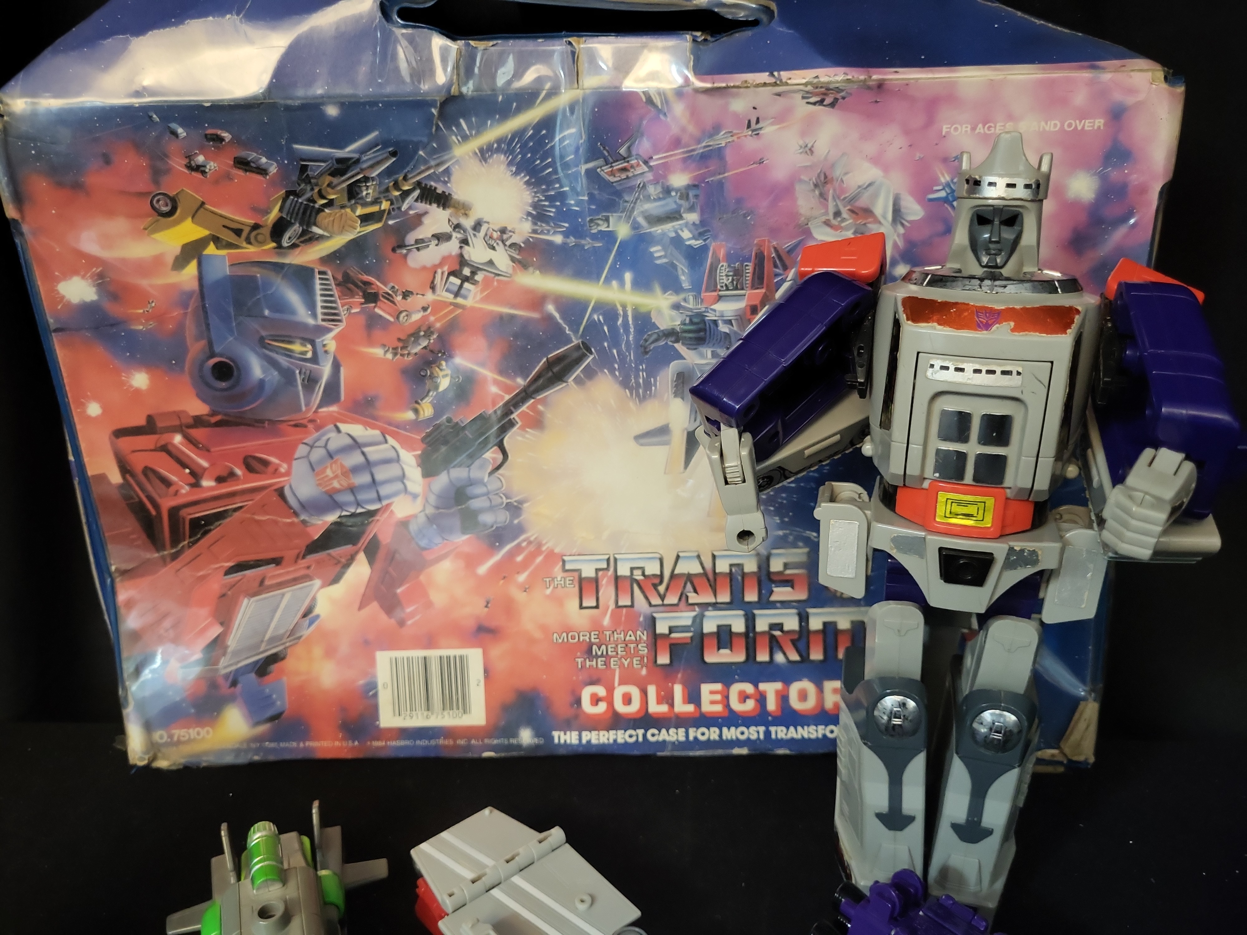 I03507 | A Collection of Vintage Hasbro G1 Transformers Action Figures and 1984 Tara Toy Collectors Case