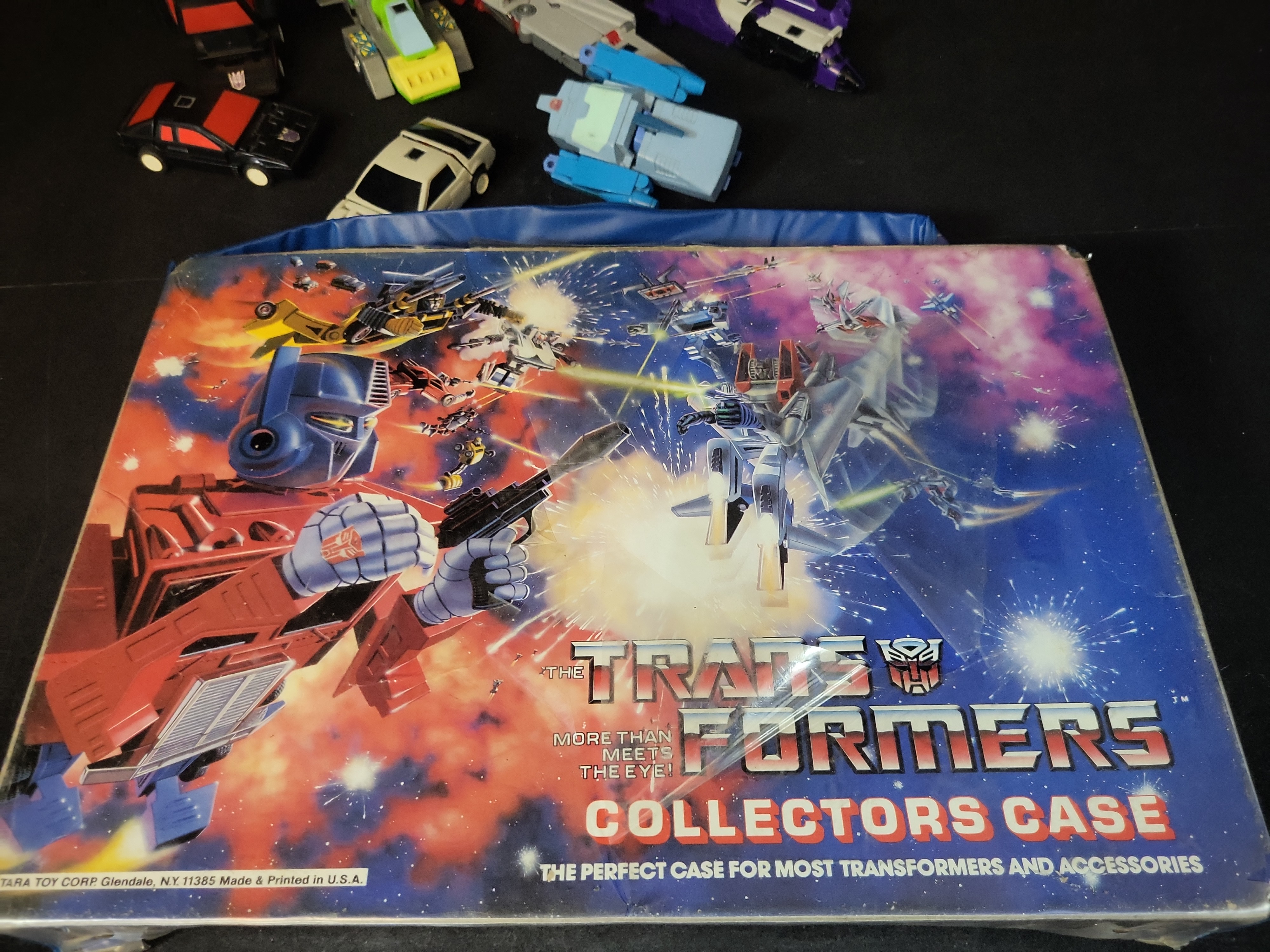 I03507 | A Collection of Vintage Hasbro G1 Transformers Action Figures and 1984 Tara Toy Collectors Case