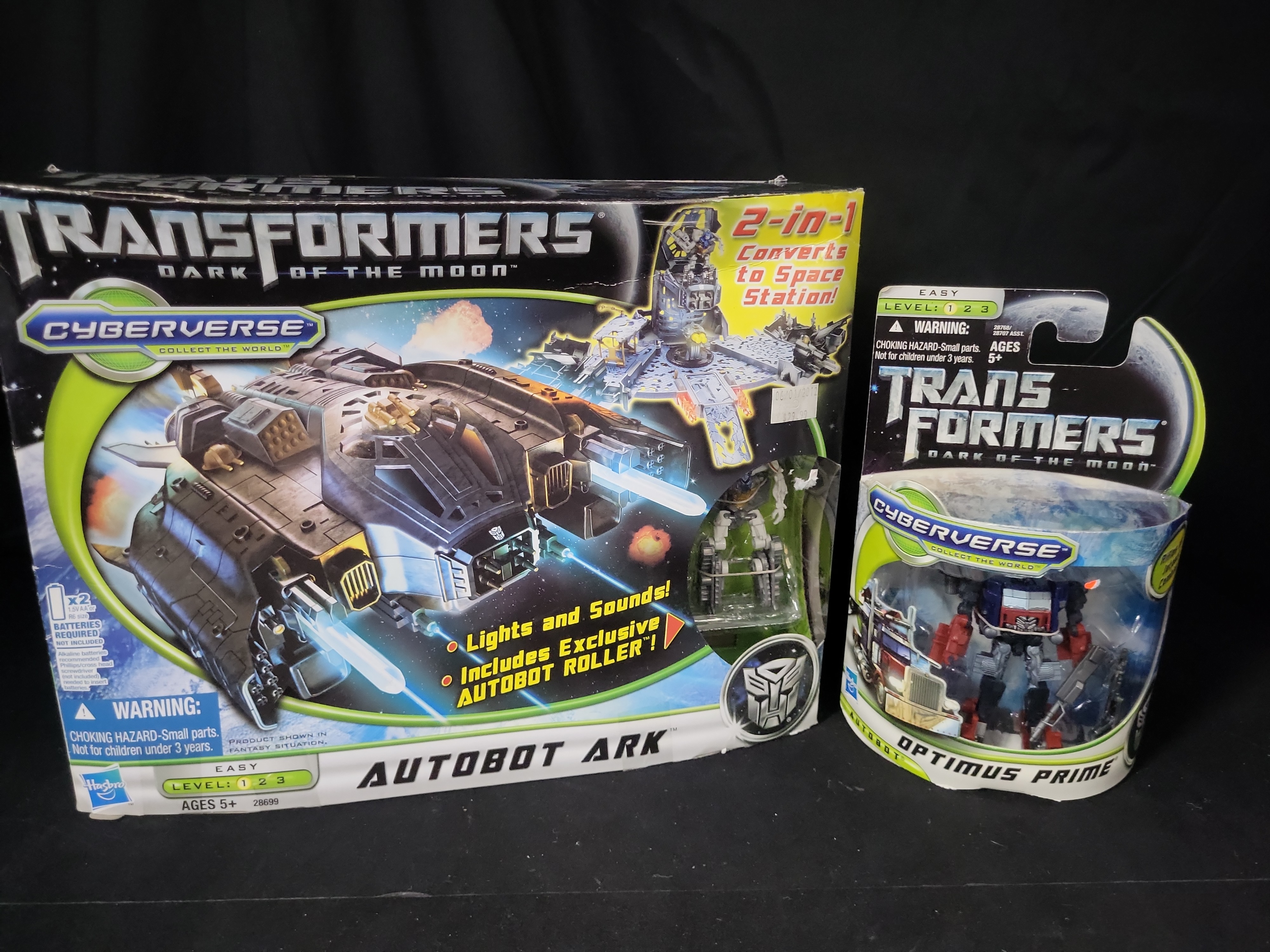 I03536 | A Pair of Hasbro Transformers Dark of the Moon Cyberverse Items