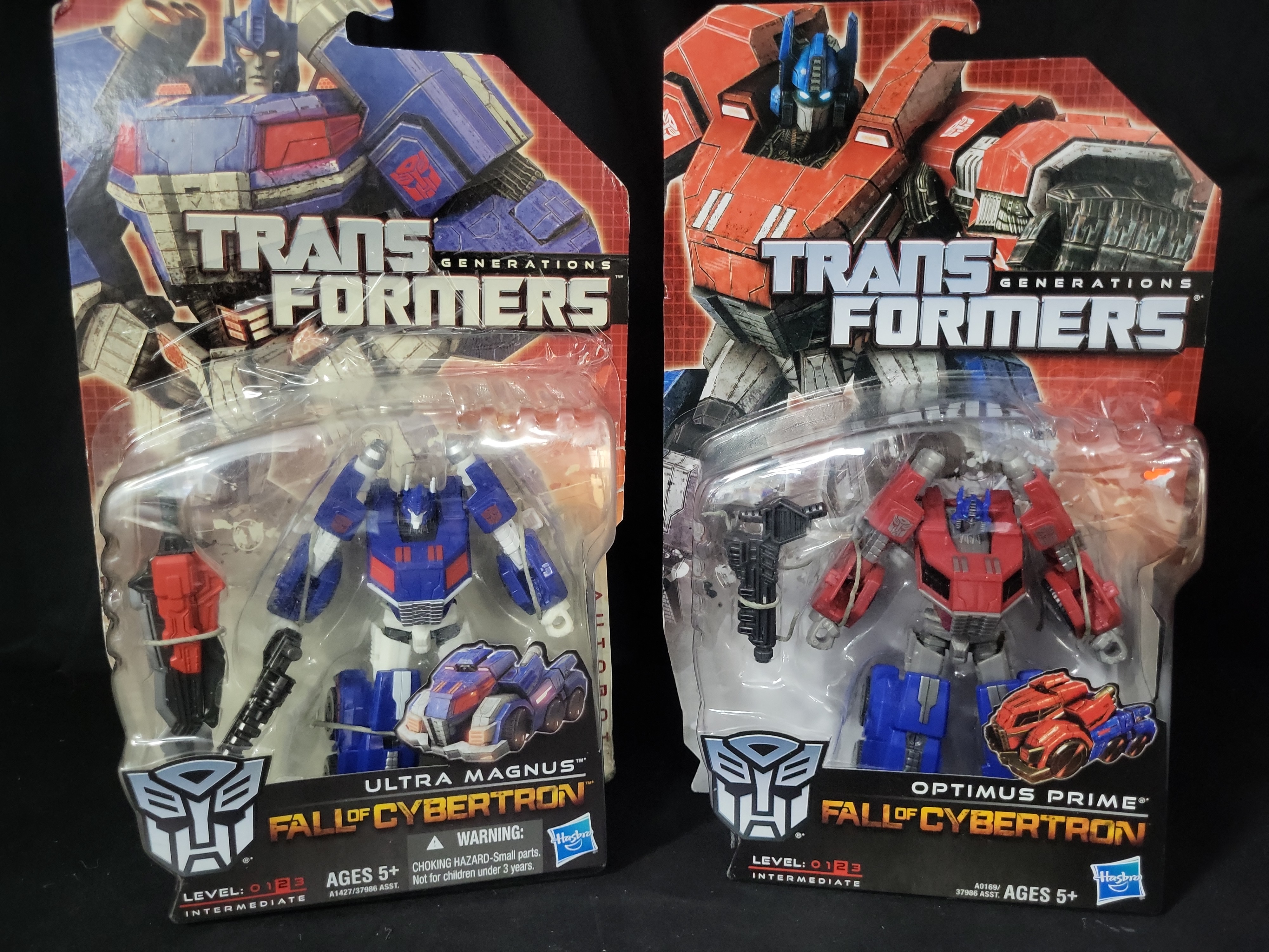 I03543 | A Pair of Hasbro Transformers Generations Fall of Cybertron Action Figures
