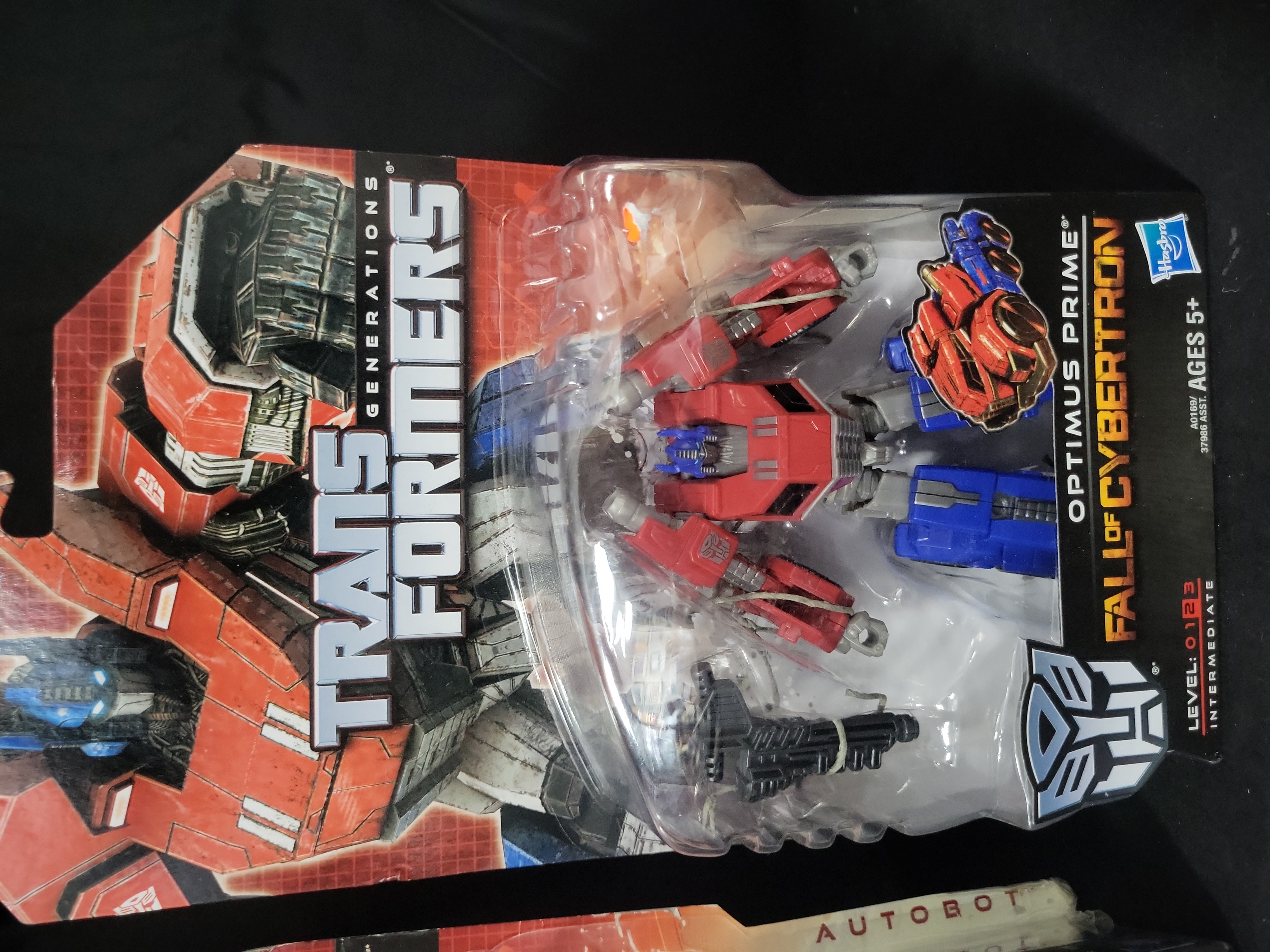 I03543 | A Pair of Hasbro Transformers Generations Fall of Cybertron Action Figures