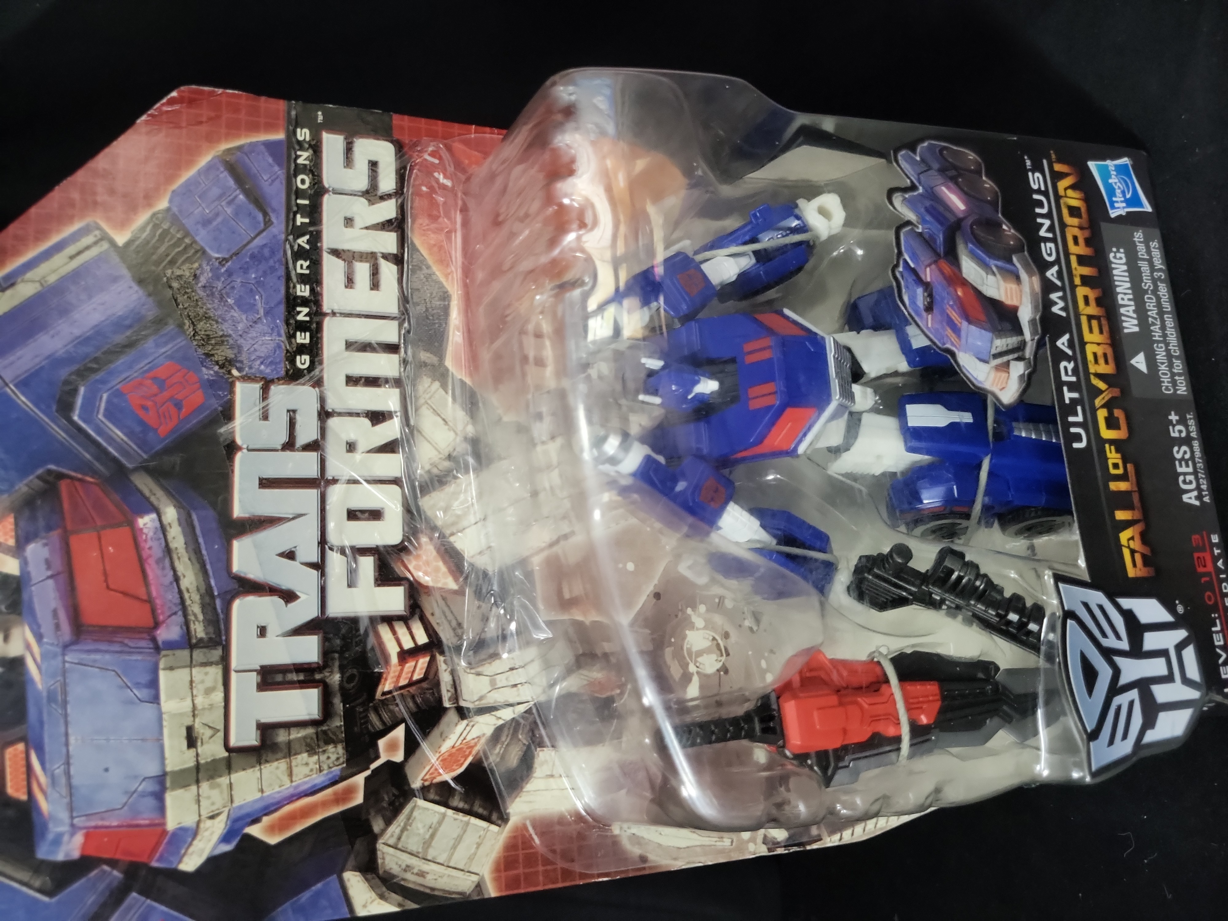 I03543 | A Pair of Hasbro Transformers Generations Fall of Cybertron Action Figures