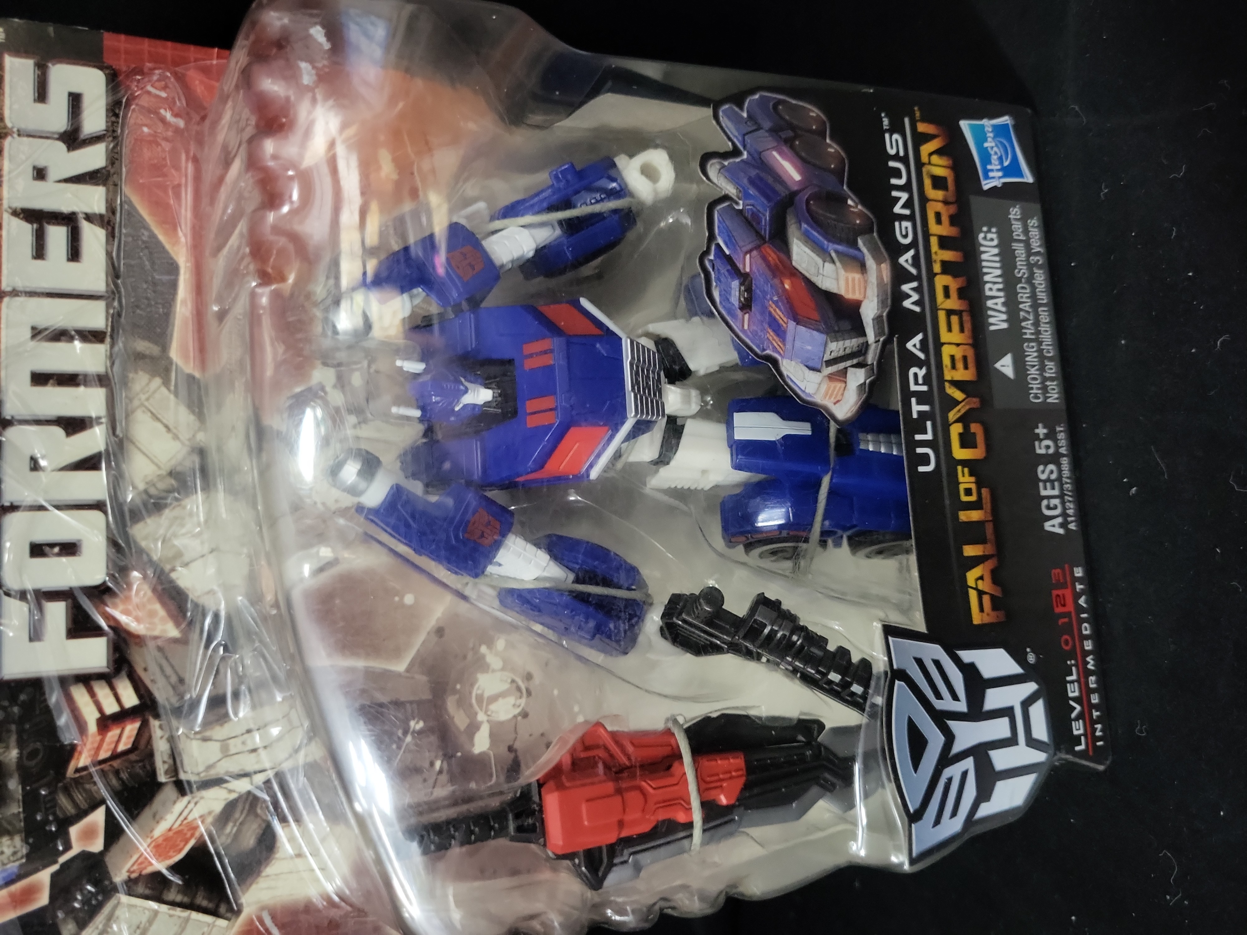 I03543 | A Pair of Hasbro Transformers Generations Fall of Cybertron Action Figures