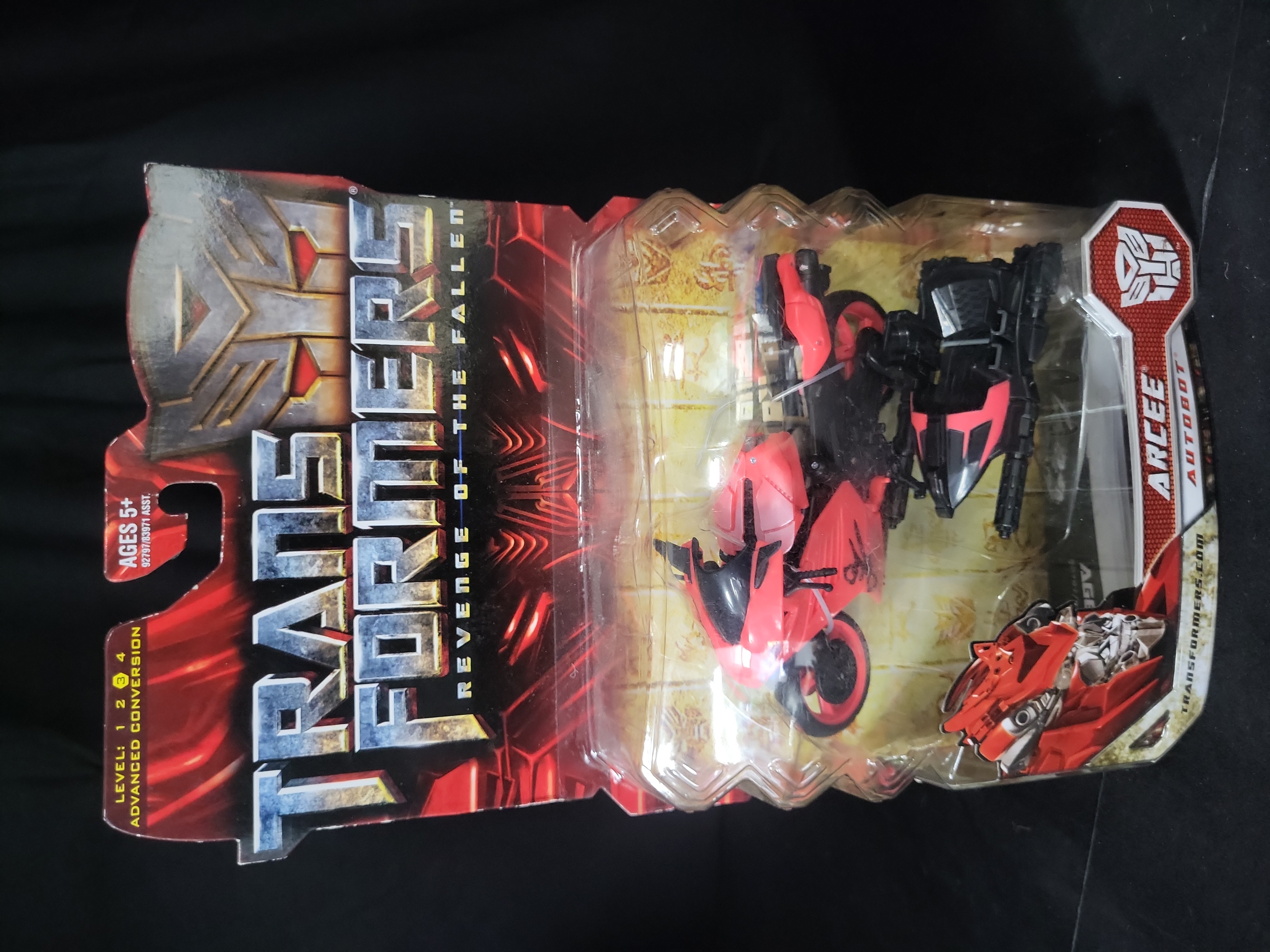 I03539 | A Pair of Hasbro Transformers Revenge of the Fallen Deluxe Class Arcee and Autobot Wheelie Action Figures