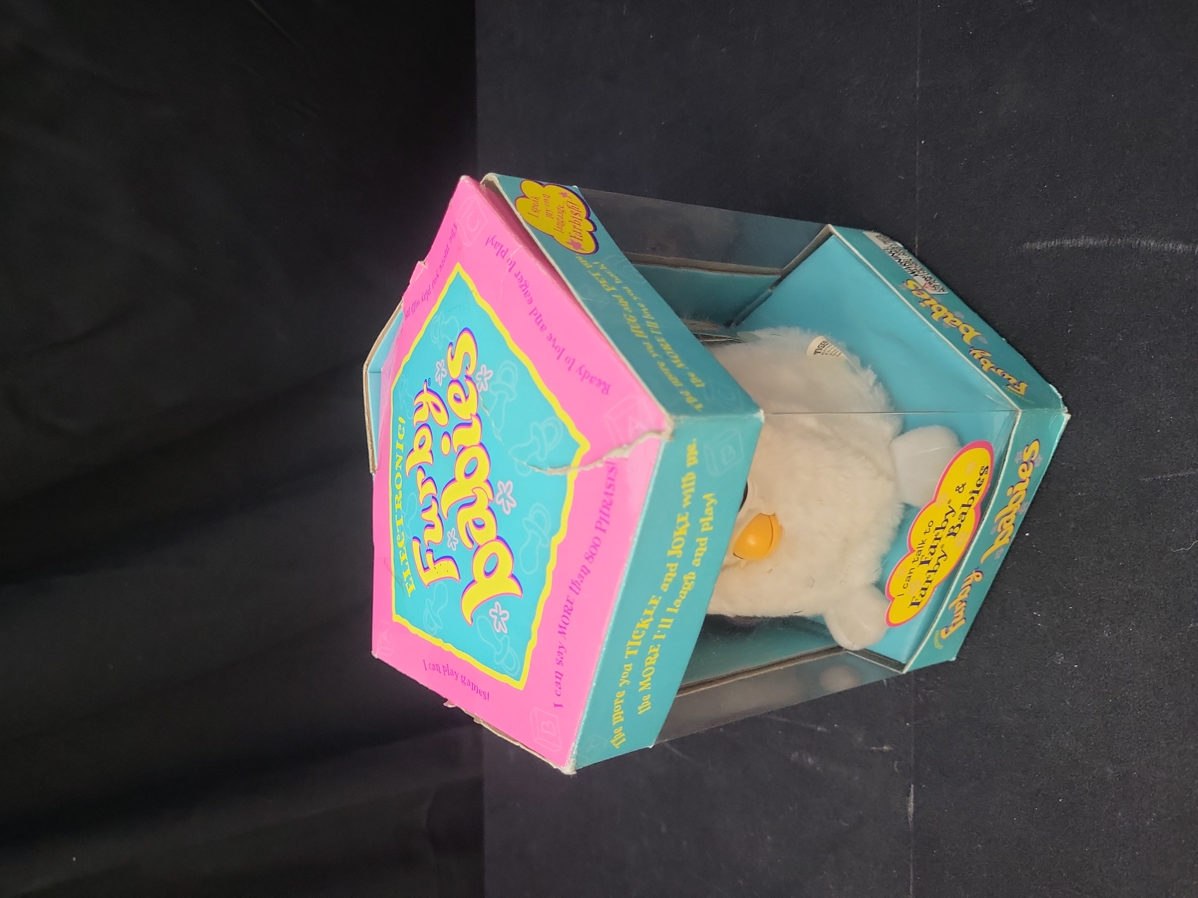 I03663 | 1999 Tiger Electronics Furby Babies Model 70-940 Snow White Electronic Plush Toy