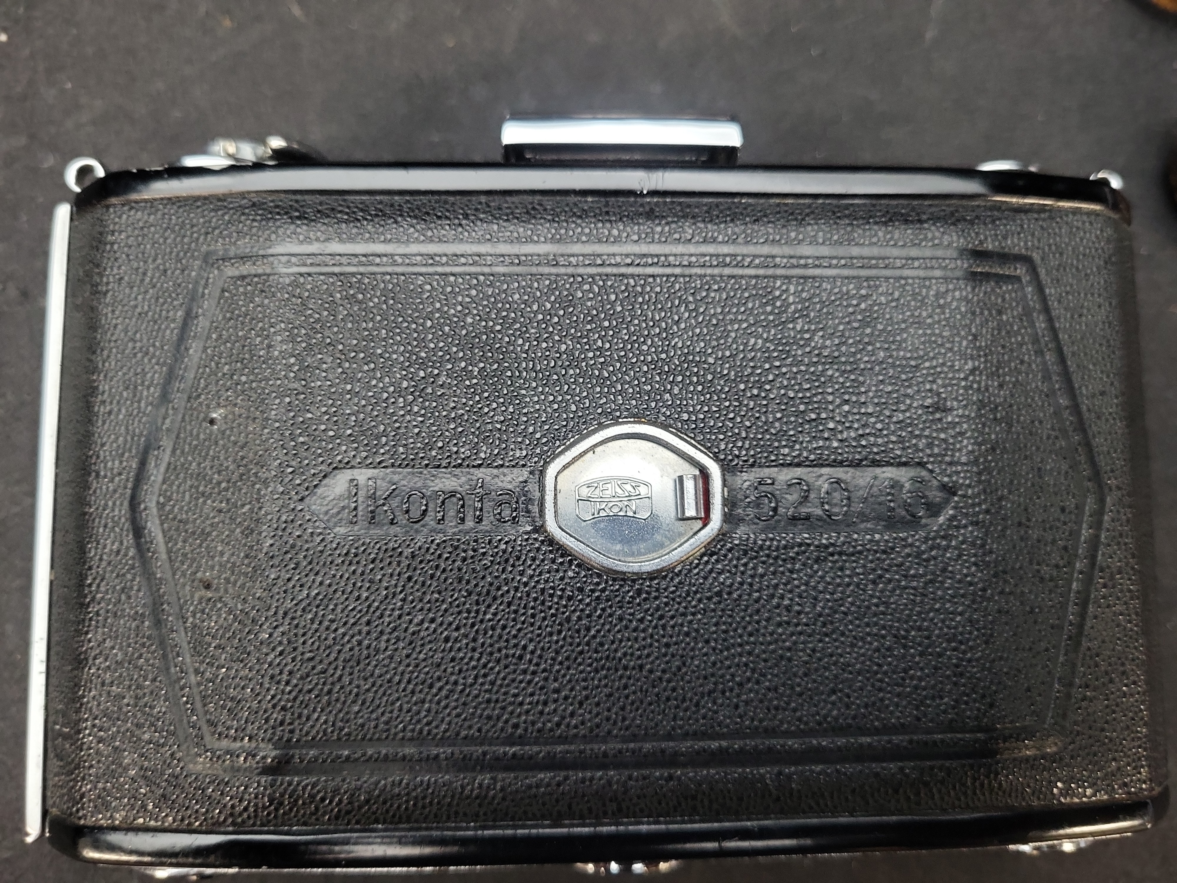 I03637 | A Collection of Vintage Folding and Instant Cameras with Accessories