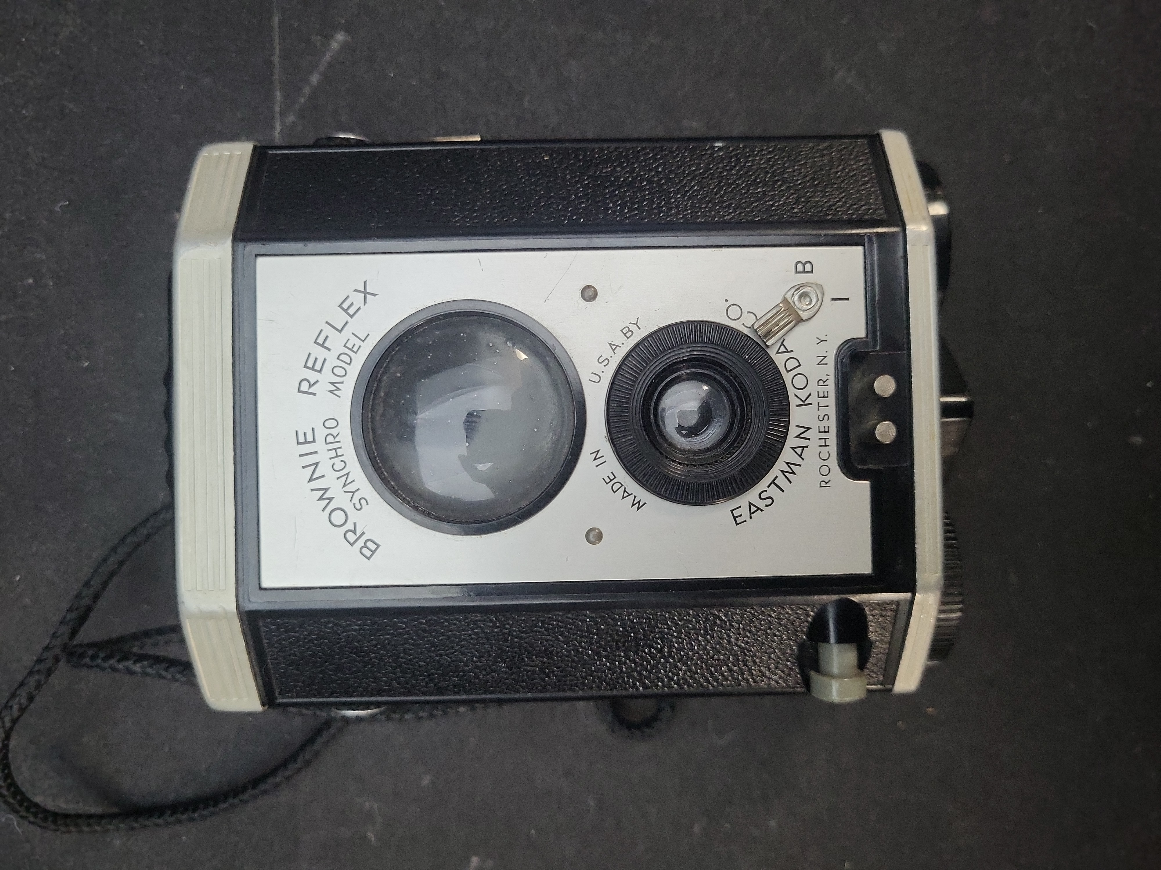 I03636 | A Collection of Eight Vintage Kodak Cameras Including Duaflex, Instamatic, and Brownie Models