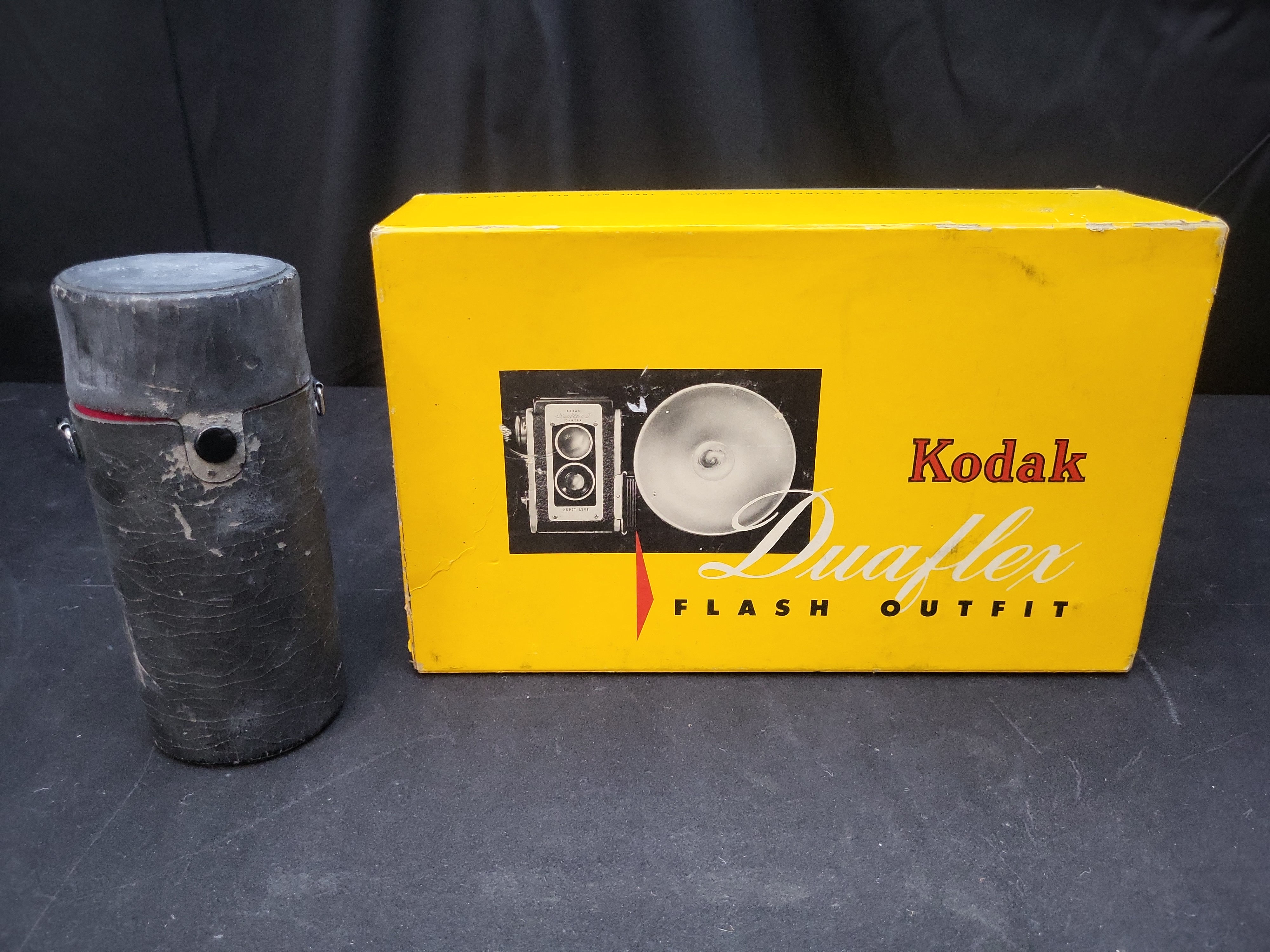 I03638 | Two Vintage Photographic Items Including a Kodak Duaflex II Flash Outfit and Pentax Zoom Lens