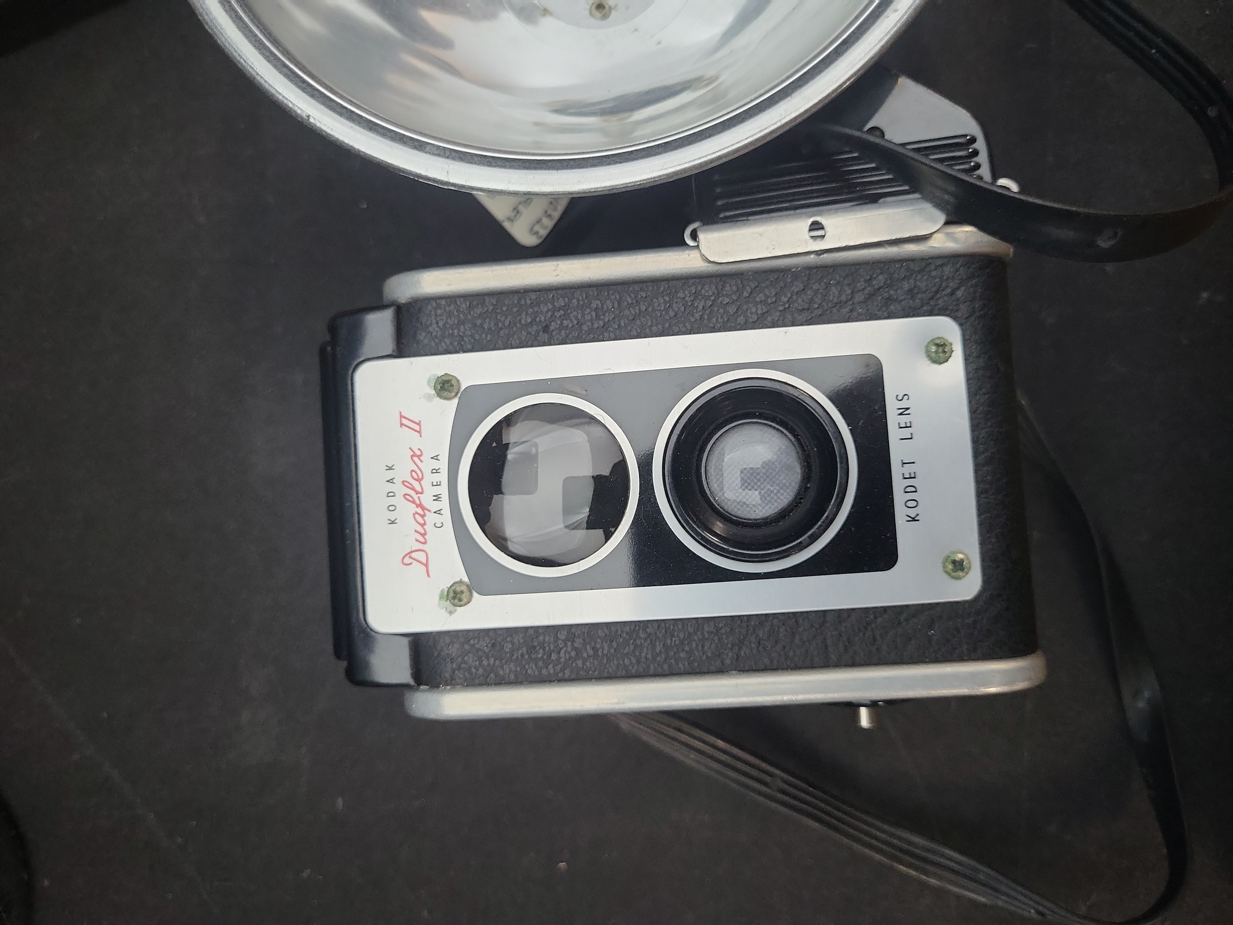 I03638 | Two Vintage Photographic Items Including a Kodak Duaflex II Flash Outfit and Pentax Zoom Lens
