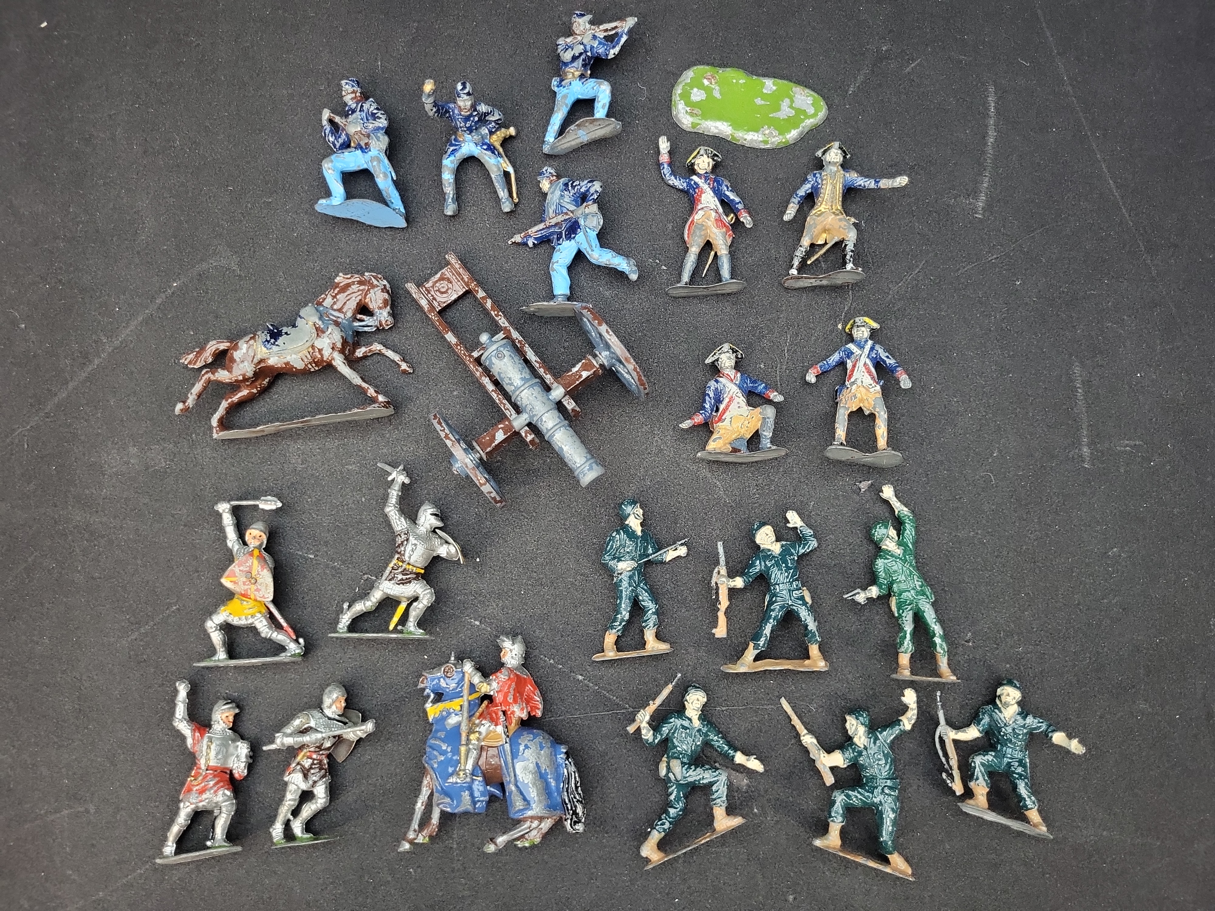 I03933 | A Collection of Twenty-One Vintage Toy Soldiers and Military Accessories