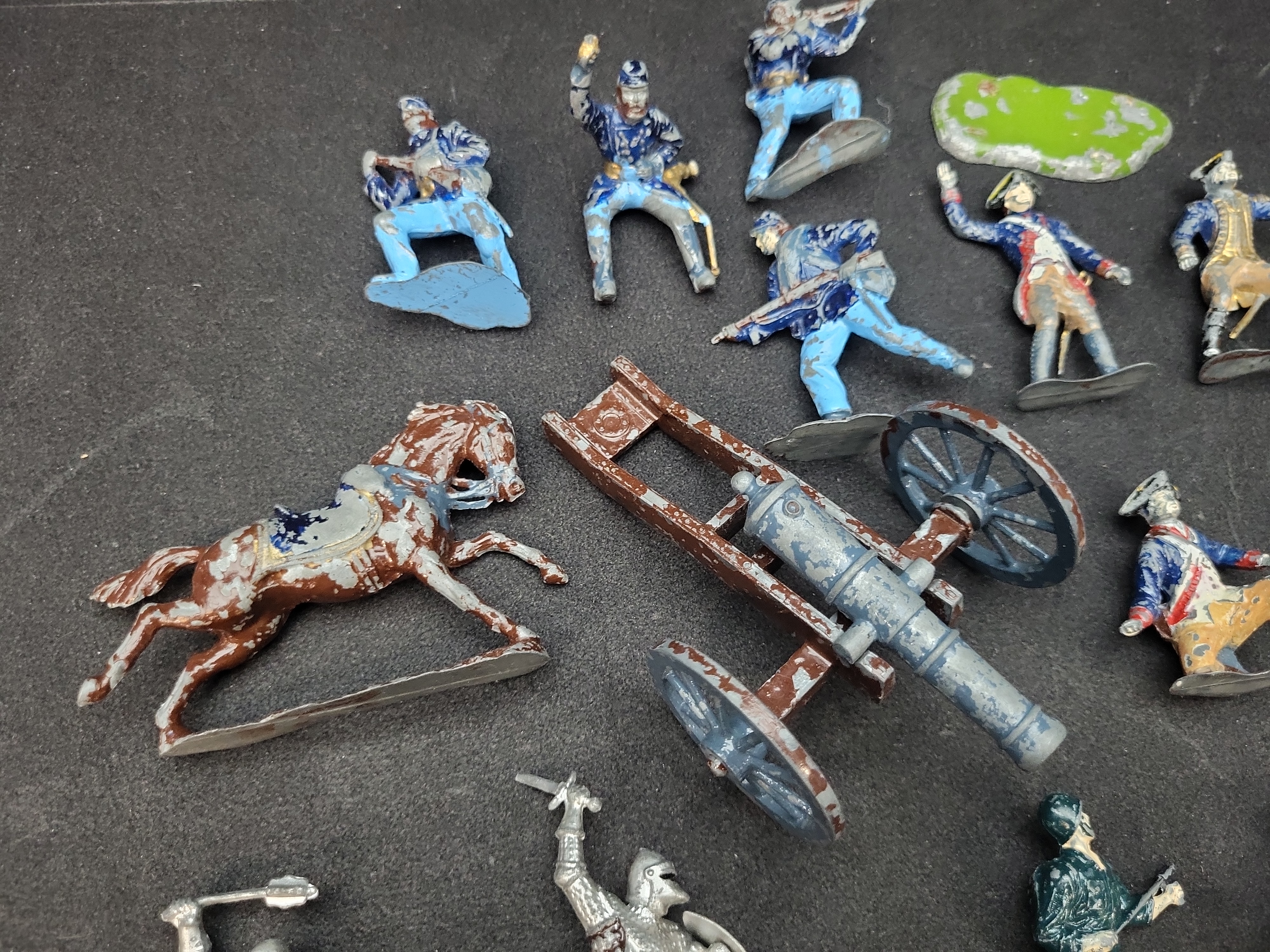I03933 | A Collection of Twenty-One Vintage Toy Soldiers and Military Accessories
