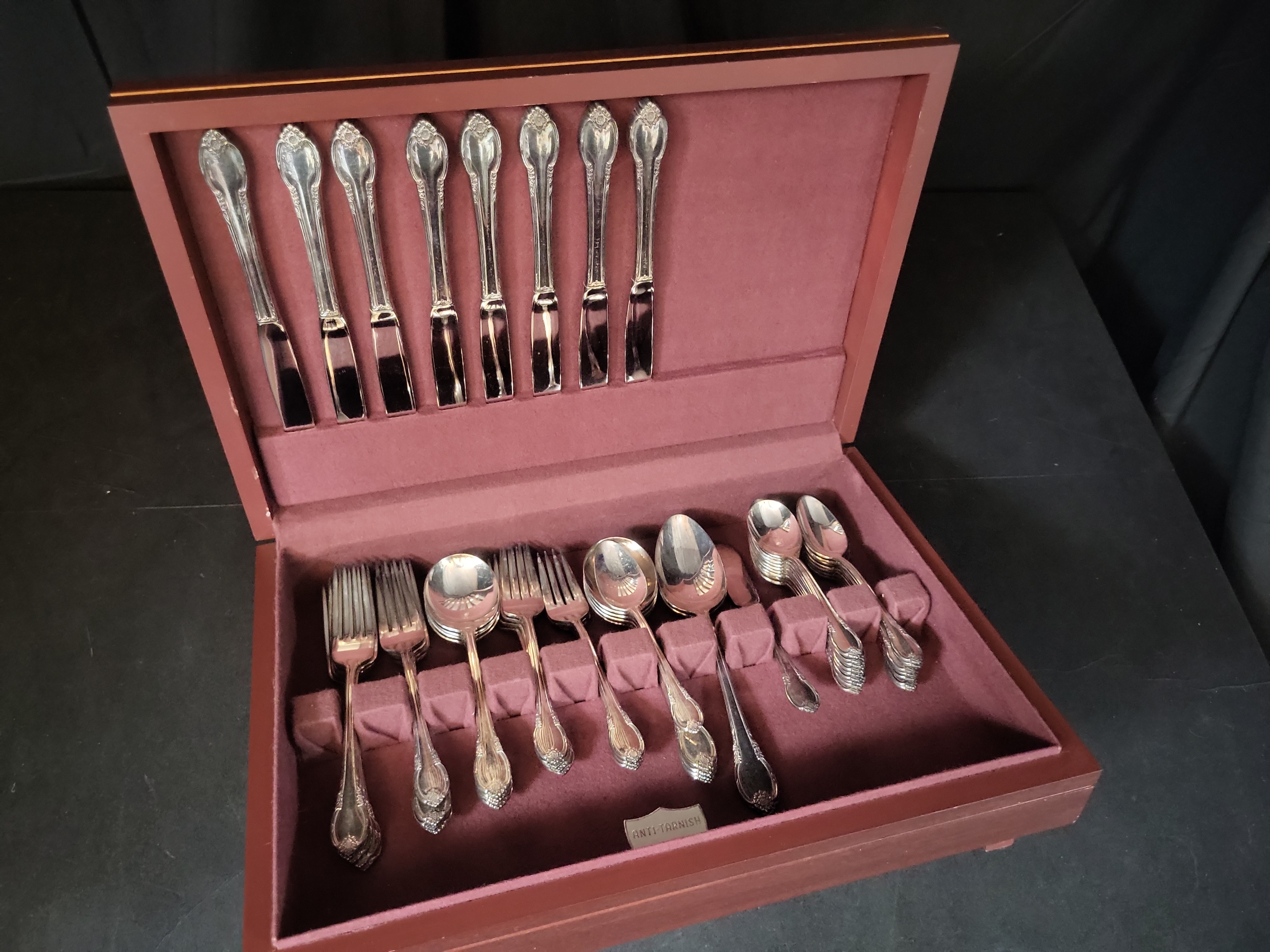 I03122 | Oneida Community Plate Silver-Plated Flatware Set in Evening Star Pattern