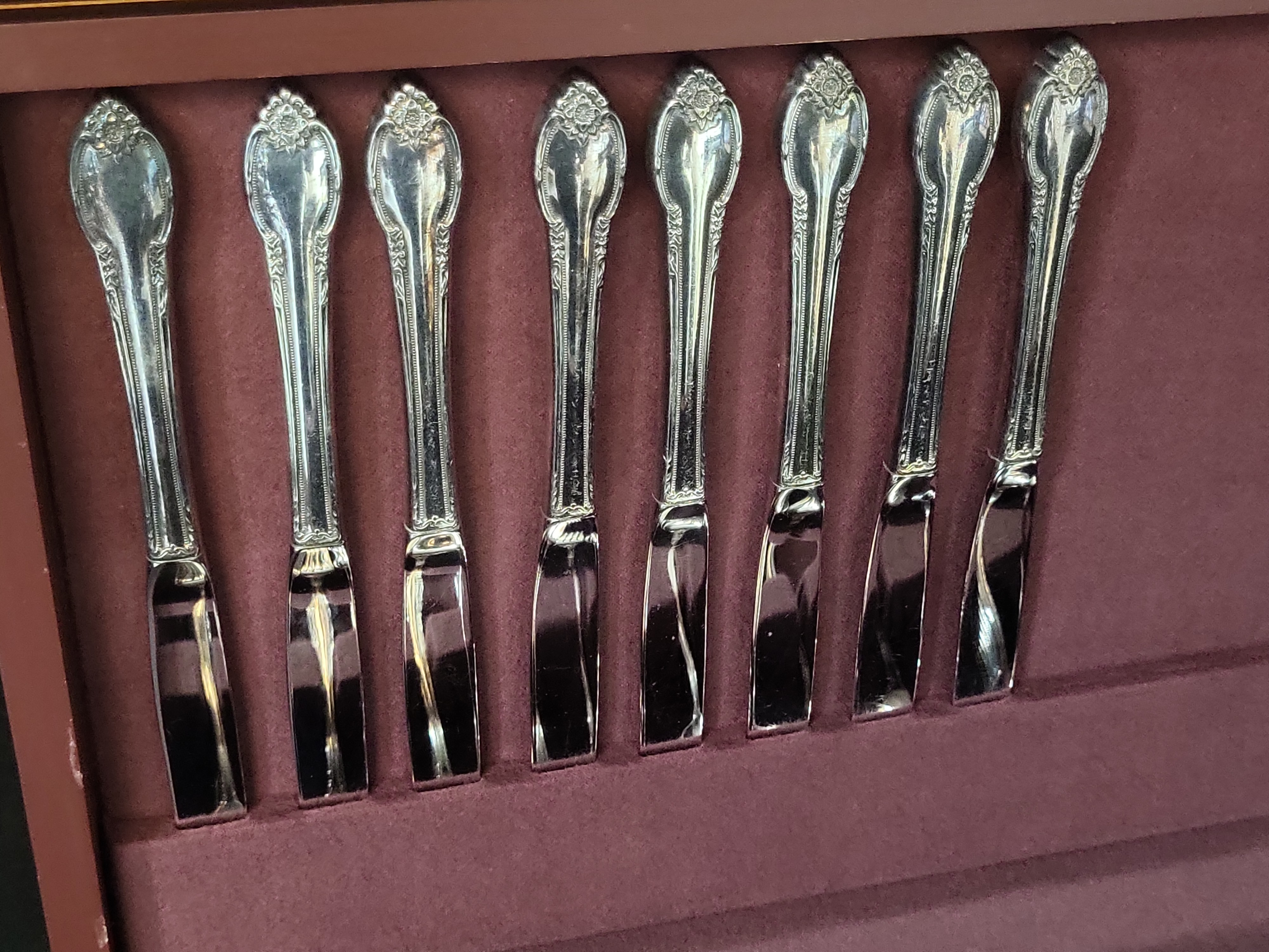 I03122 | Oneida Community Plate Silver-Plated Flatware Set in Evening Star Pattern