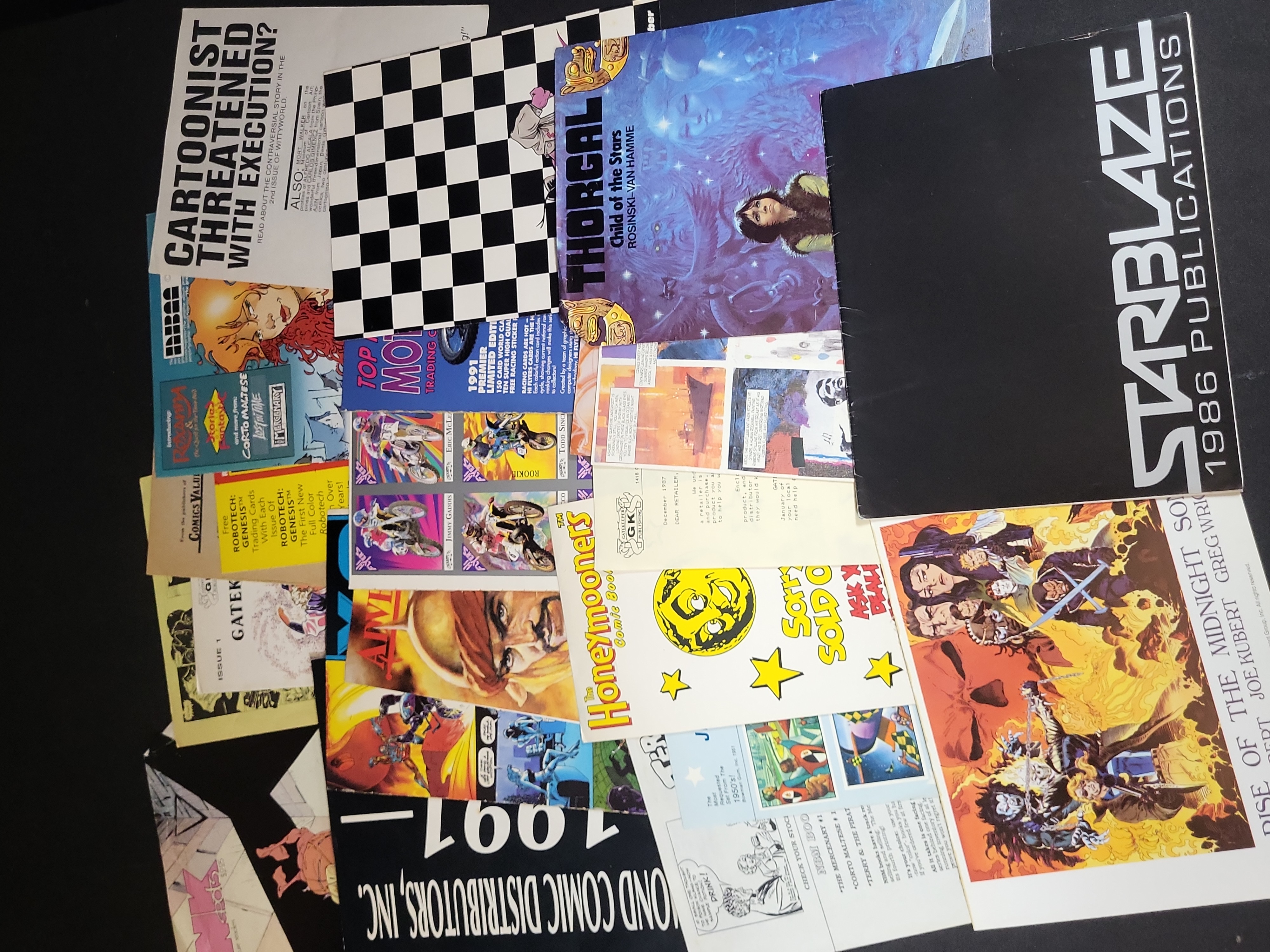 I03912 | An Assortment of Vintage Comic Book Promotional Ephemera and Catalogs