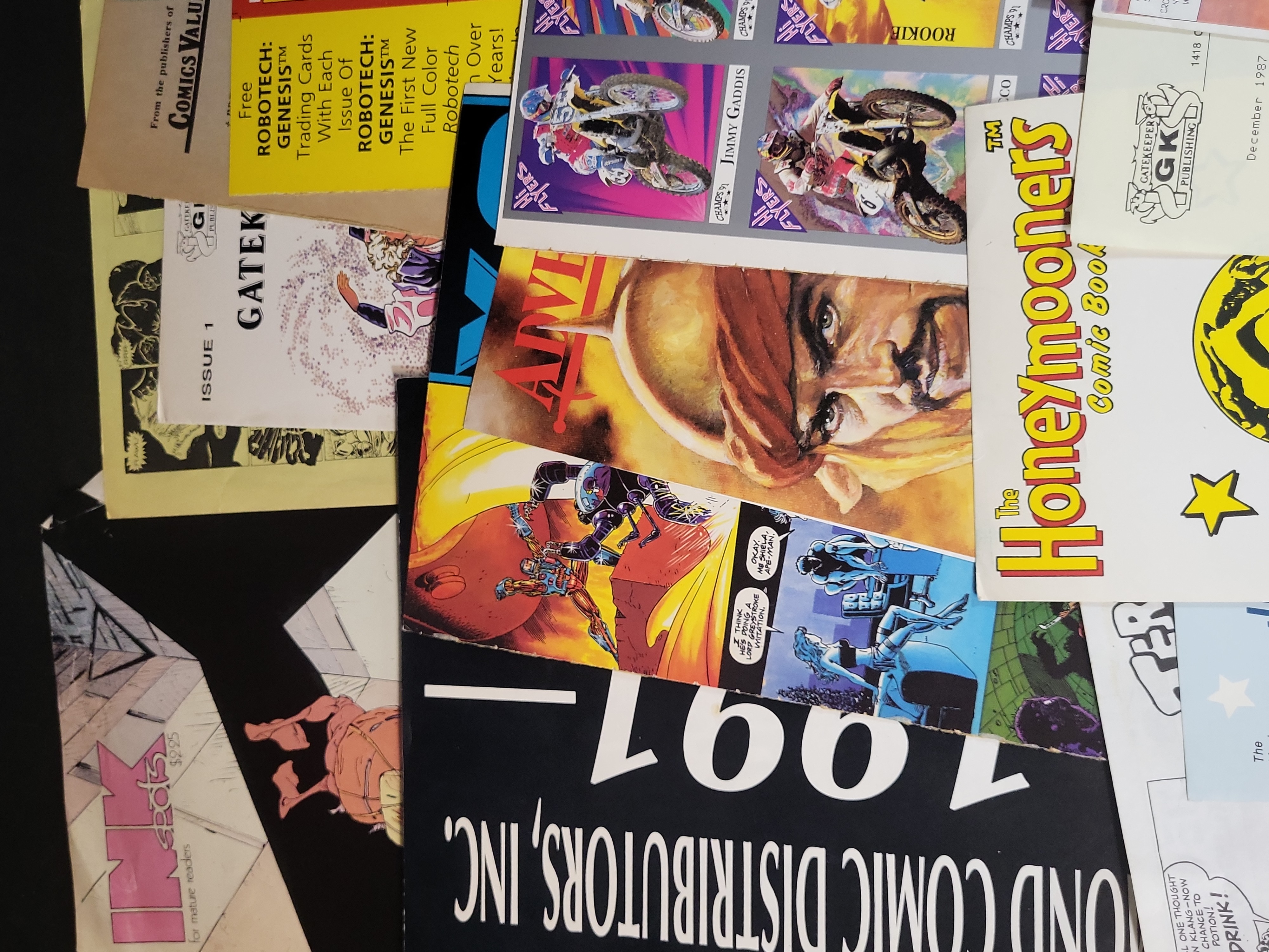 I03912 | An Assortment of Vintage Comic Book Promotional Ephemera and Catalogs