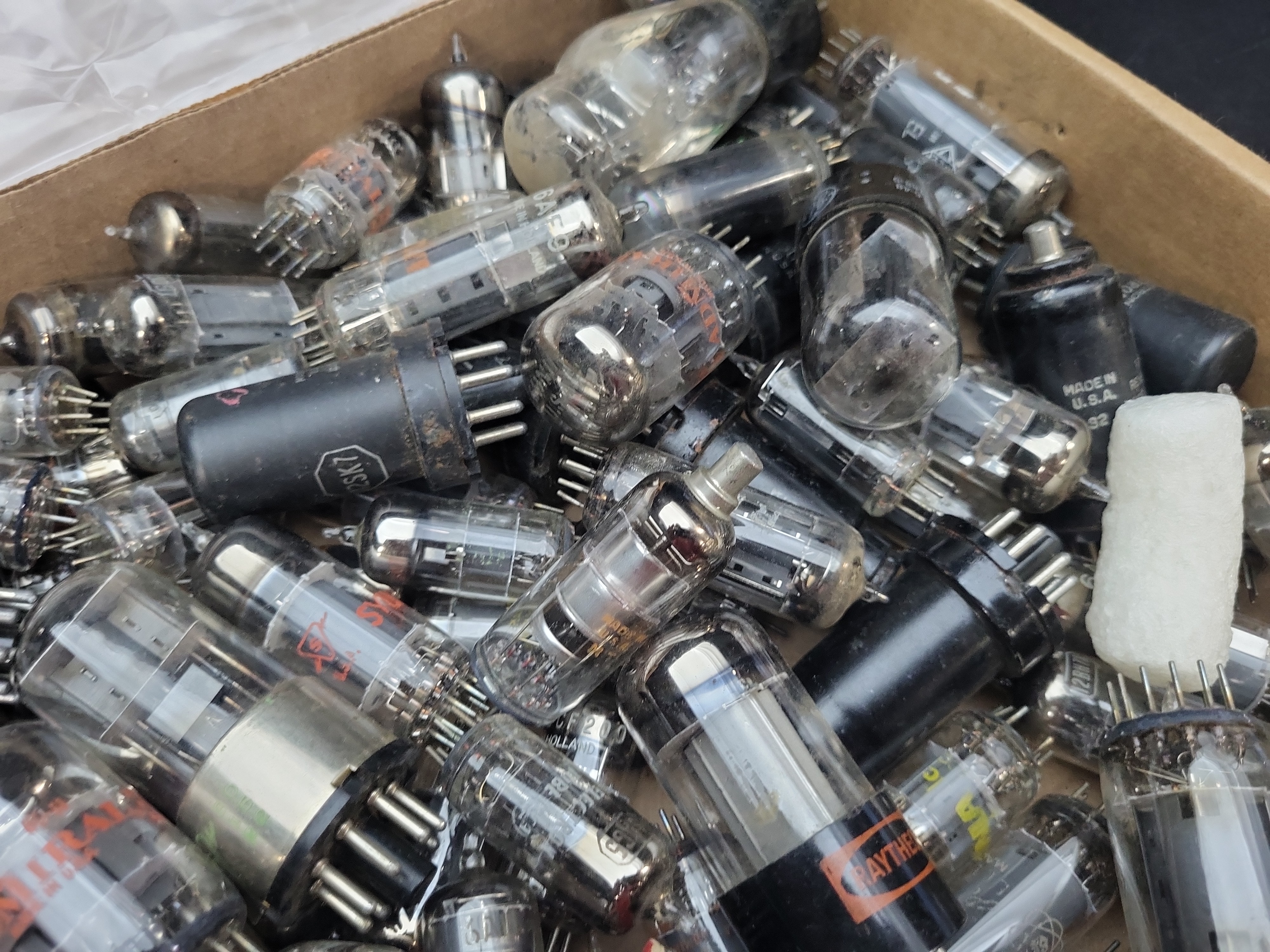 I03332 | An Assortment of Estimated 75 to 100 Vintage Vacuum Tubes