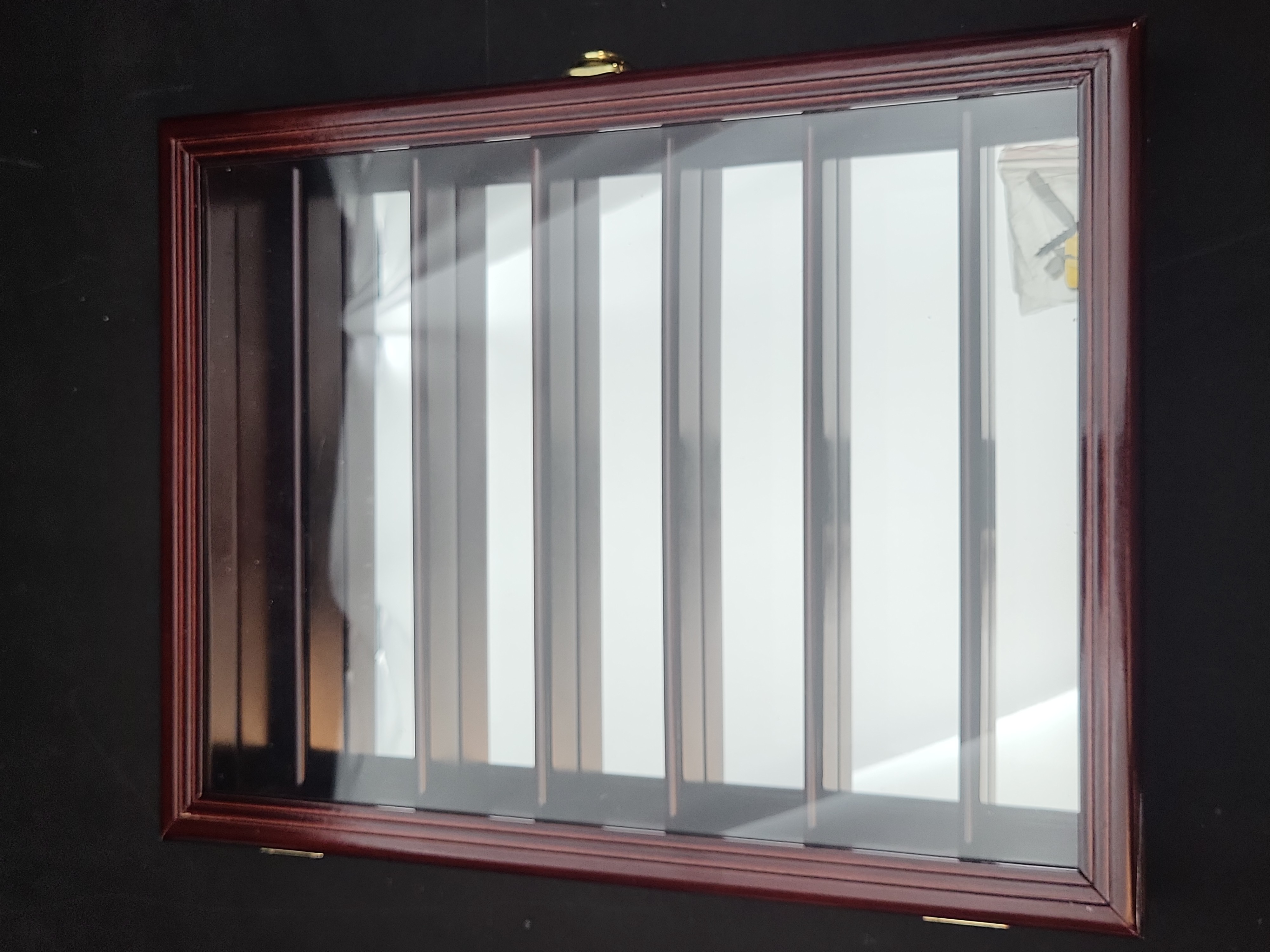 I03647 | sfDisplay Wooden Wall-Mounted Seven-Compartment Display Case
