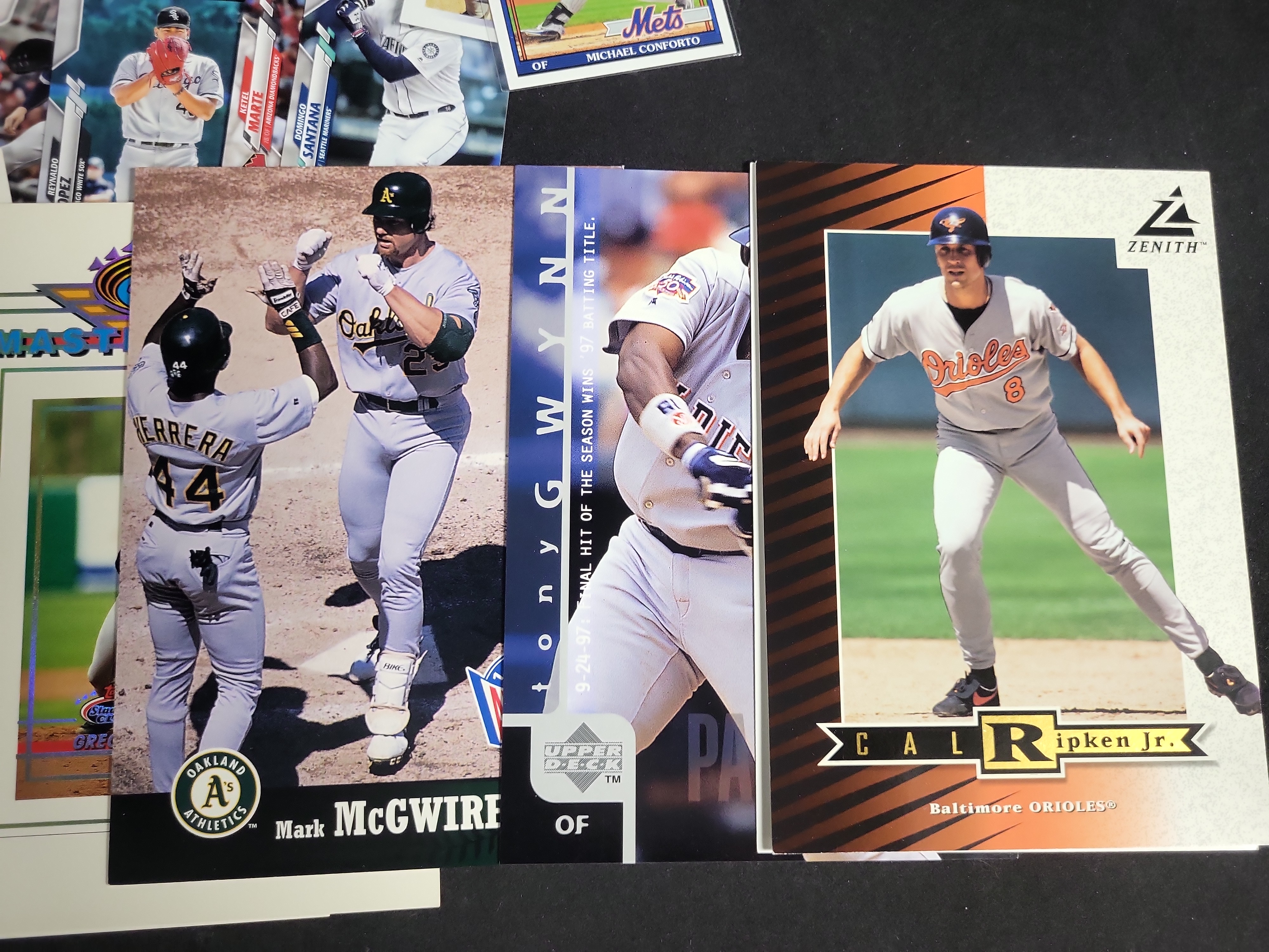 I04227 | Baseball Trading Card and Print Collection