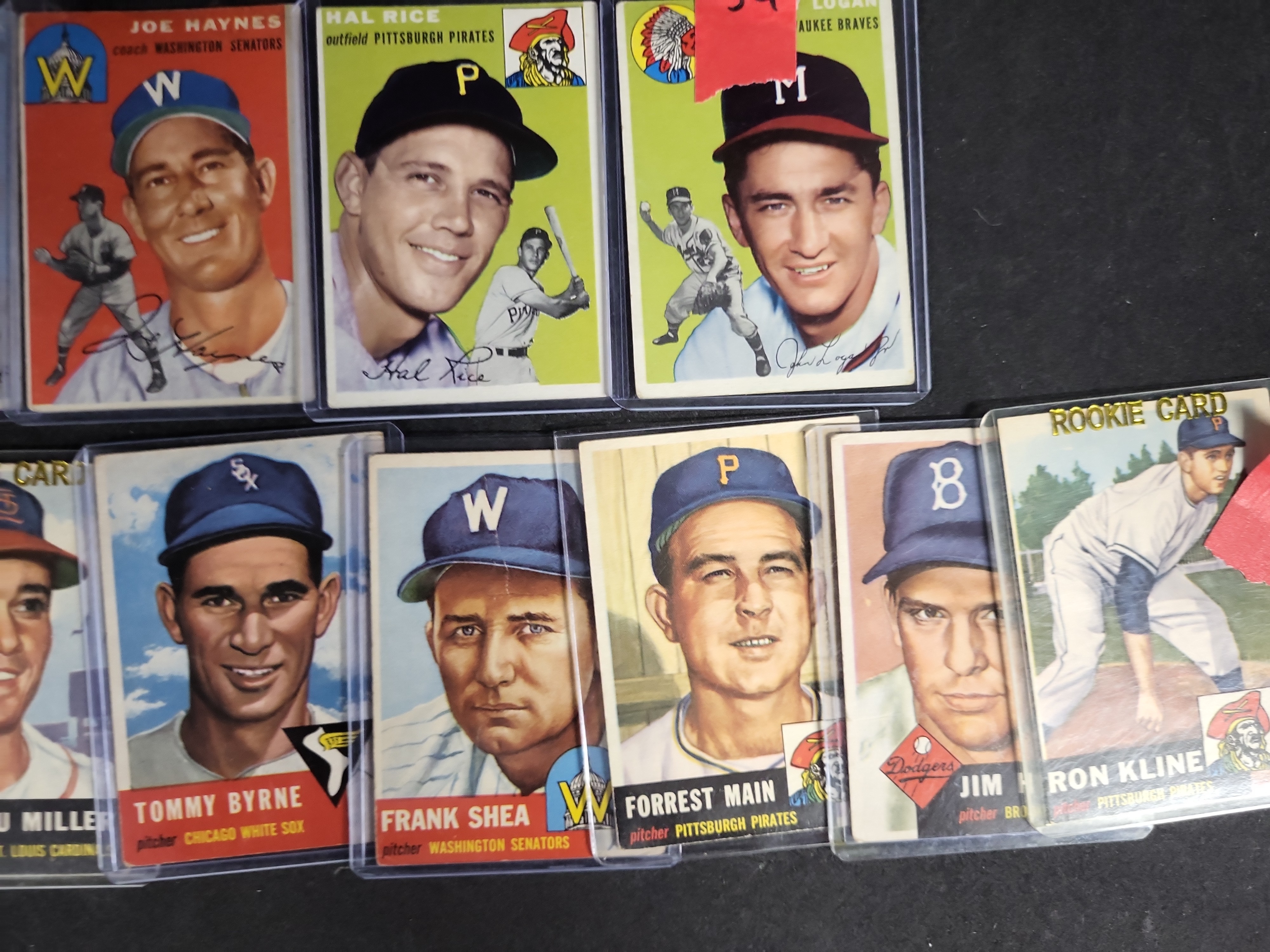I04242 | An Assortment of Vintage Baseball Cards