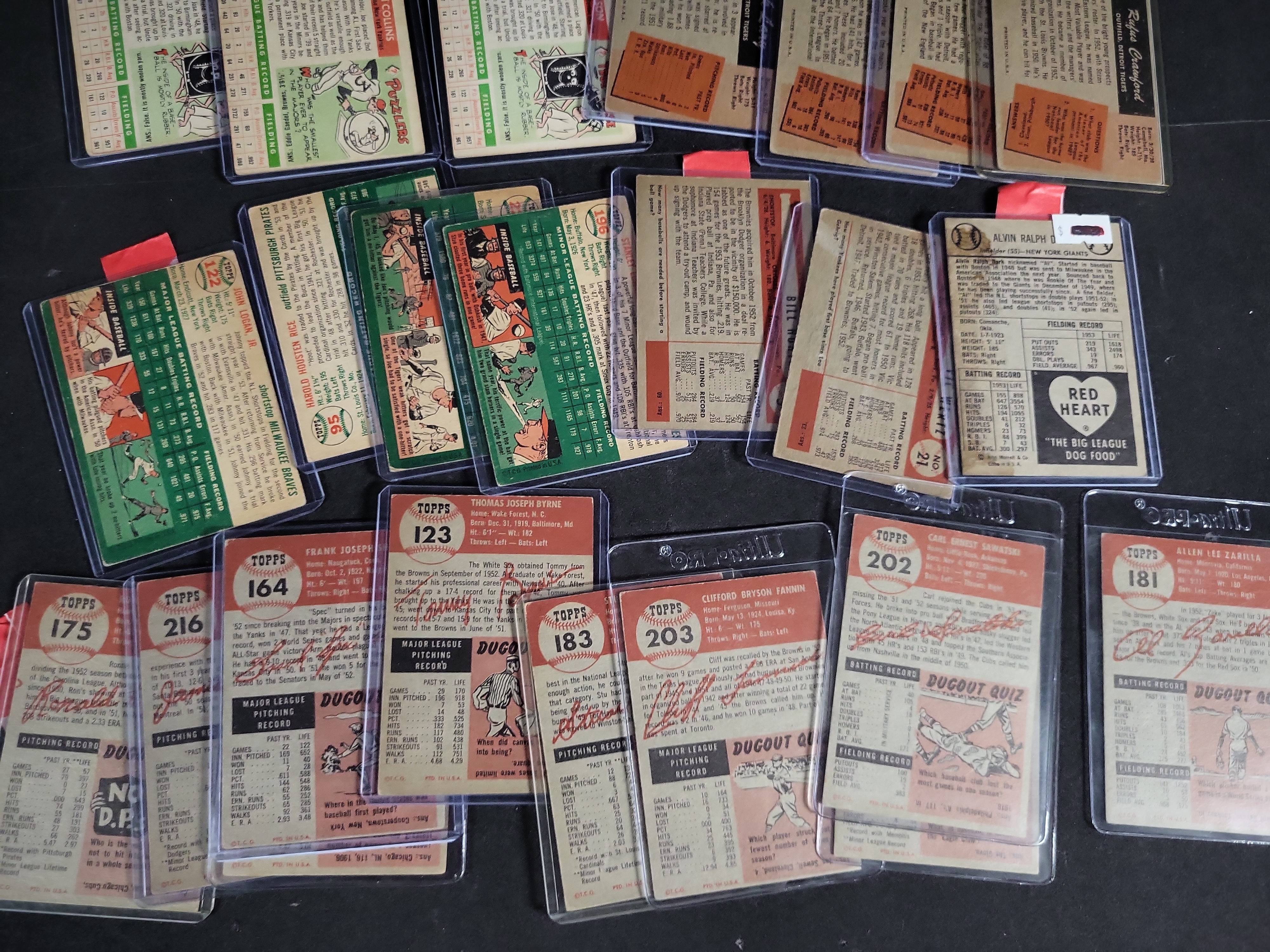 I04242 | An Assortment of Vintage Baseball Cards