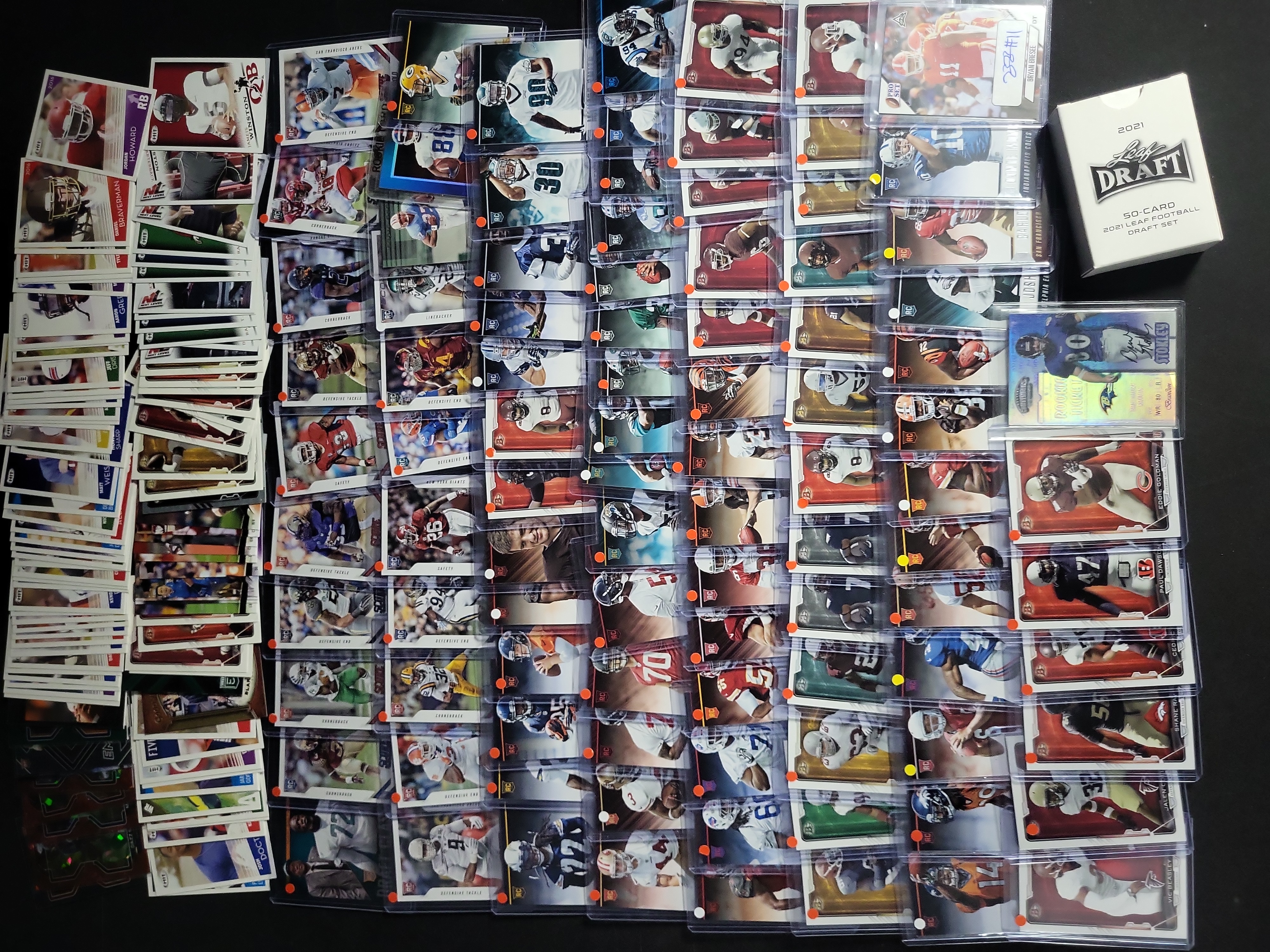 I04491 | An Assortment of Modern Football Cards