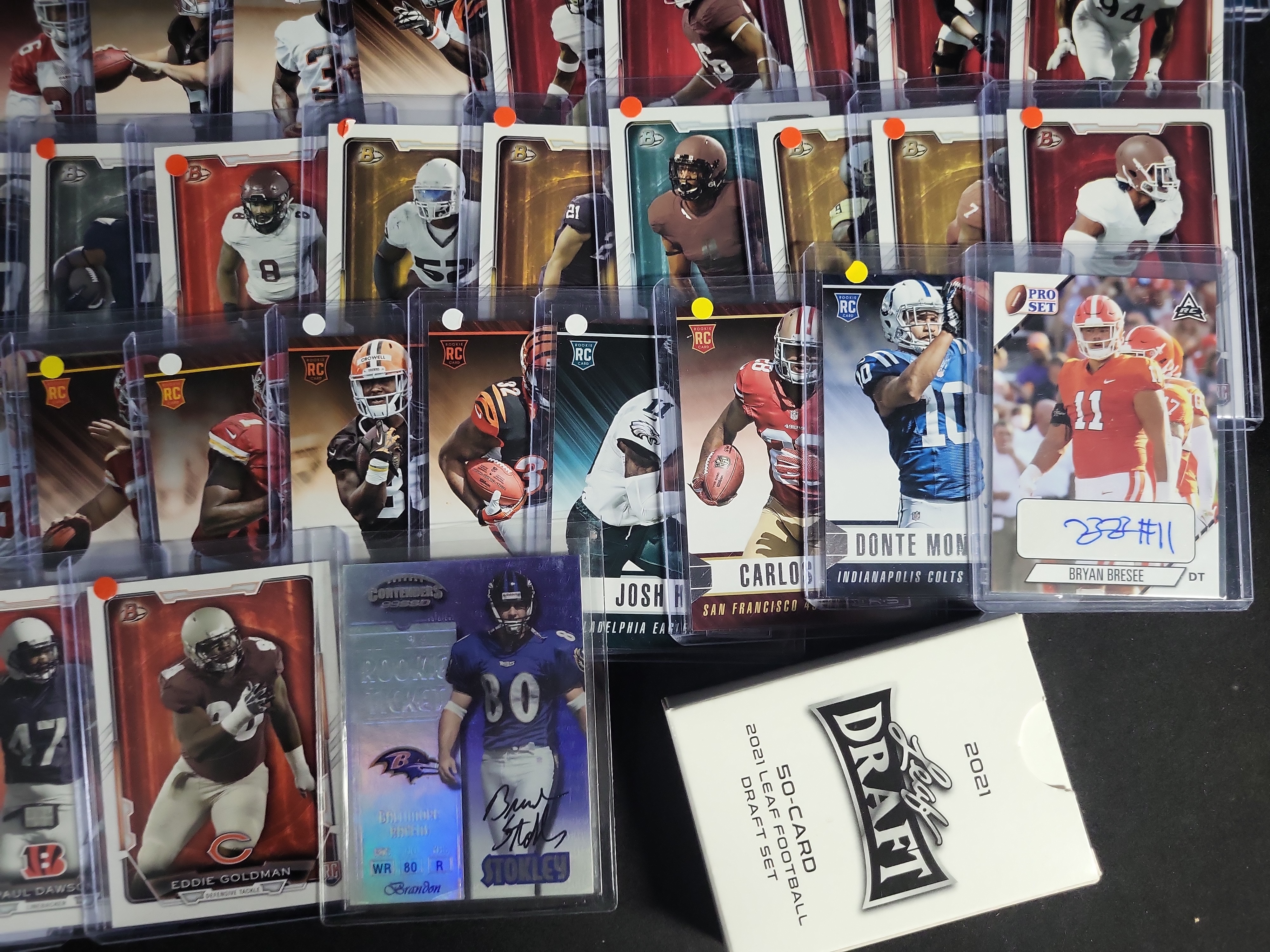I04491 | An Assortment of Modern Football Cards