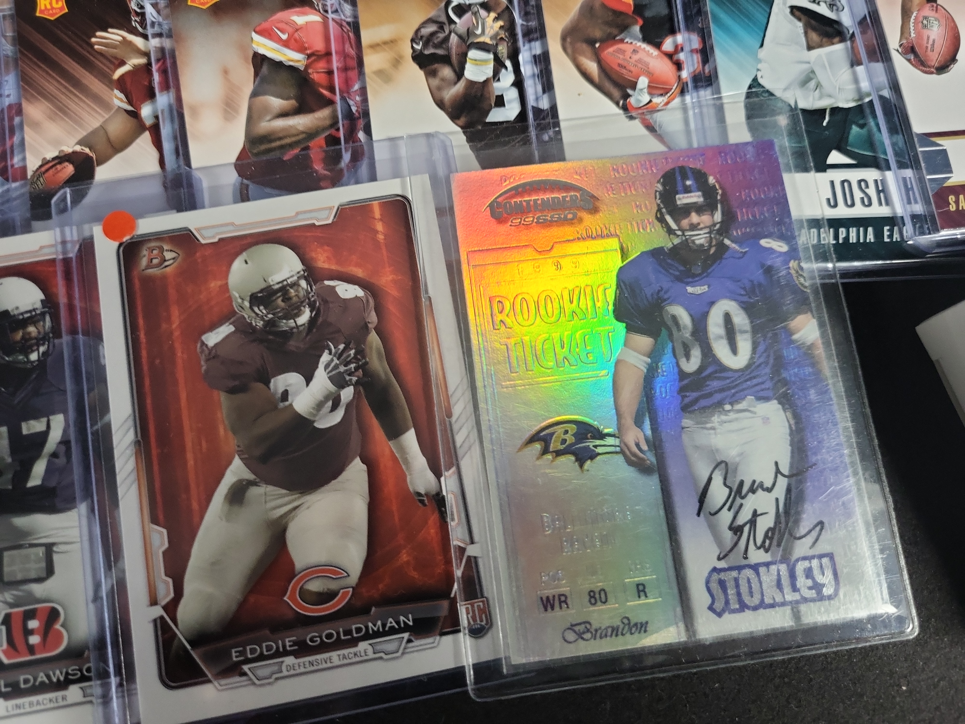 I04491 | An Assortment of Modern Football Cards