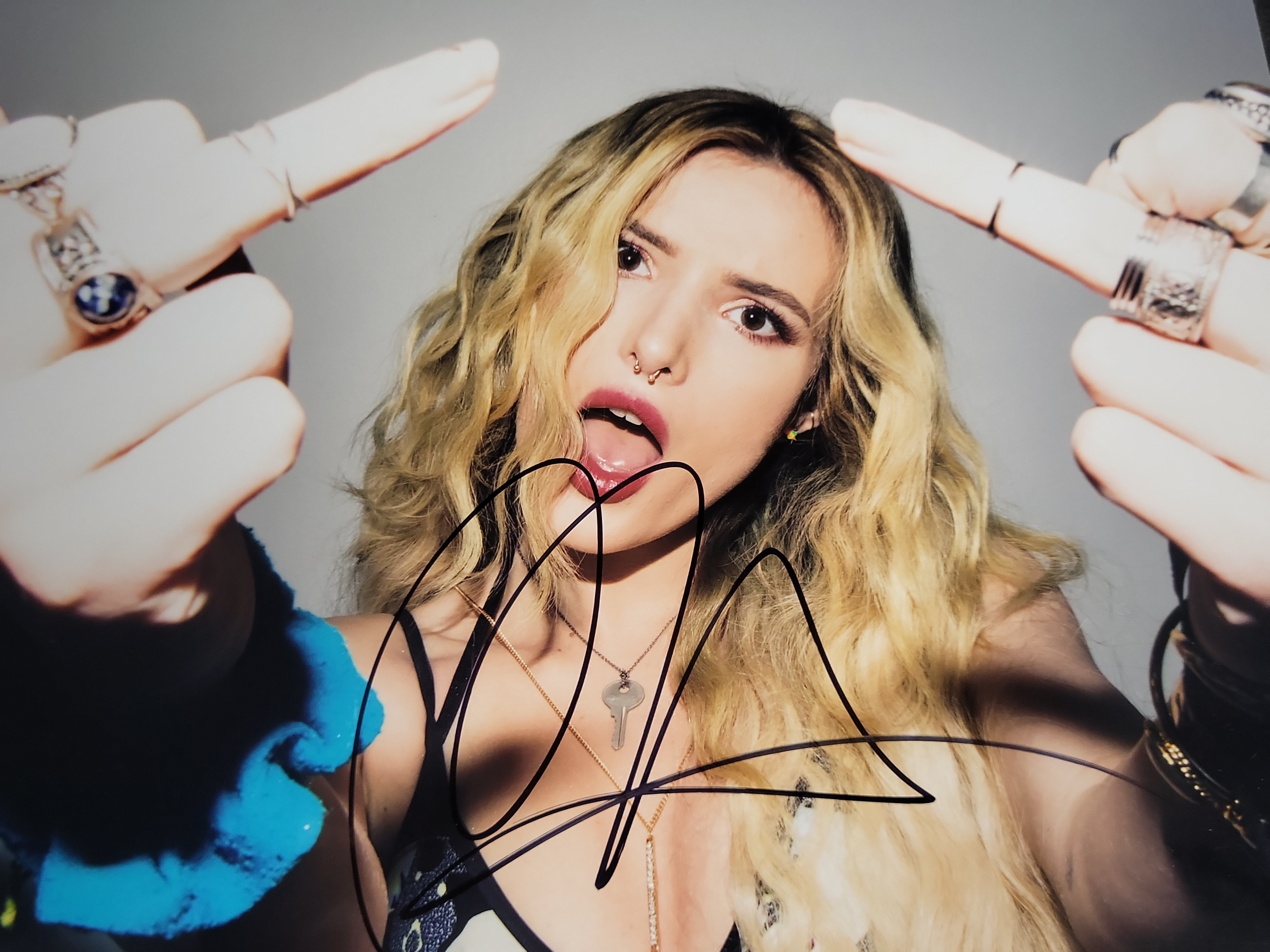 I04409 | Bella Thorne Autographed Color Photograph