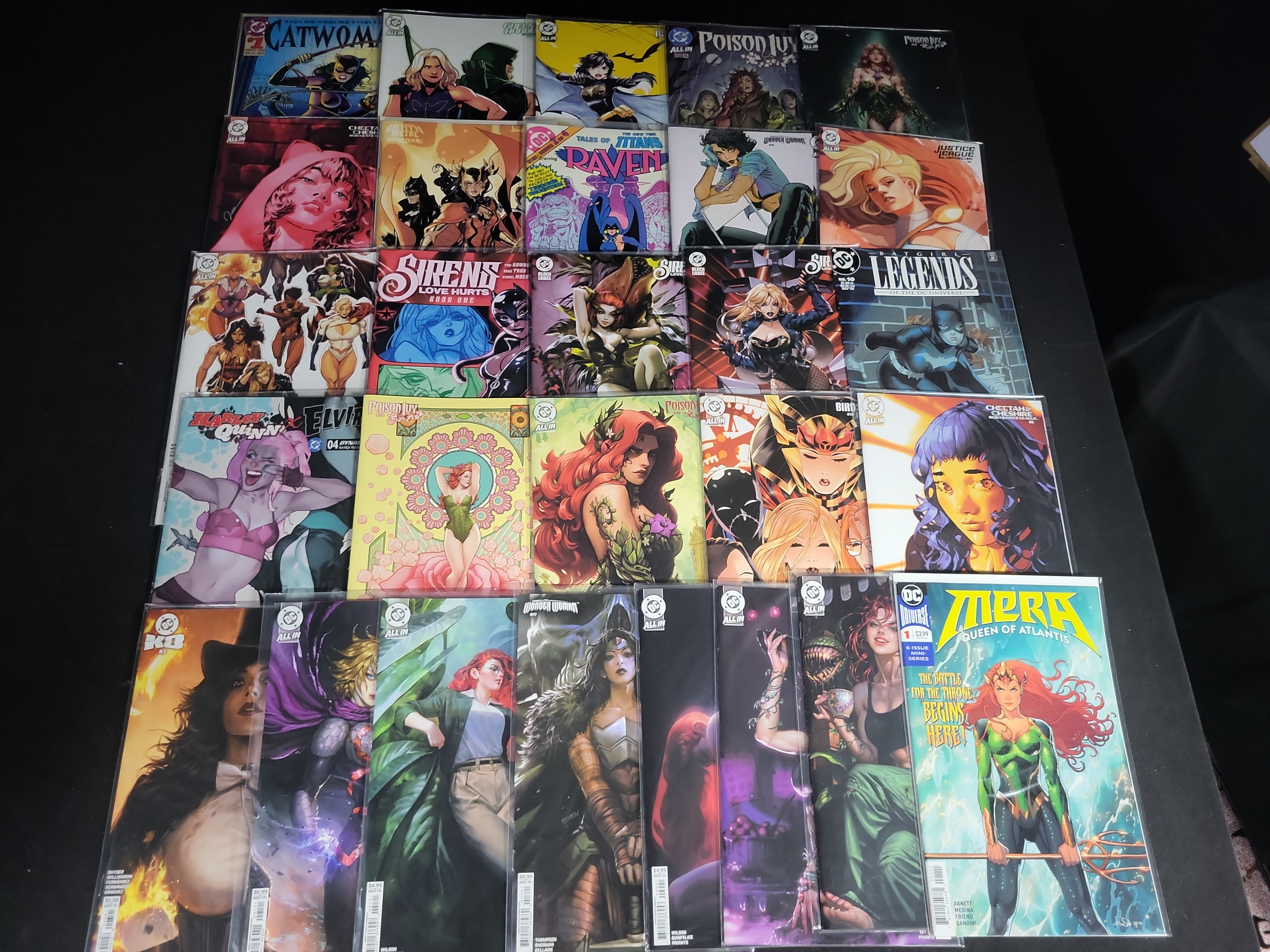 I04548 | A Collection of DC Variant Comics
