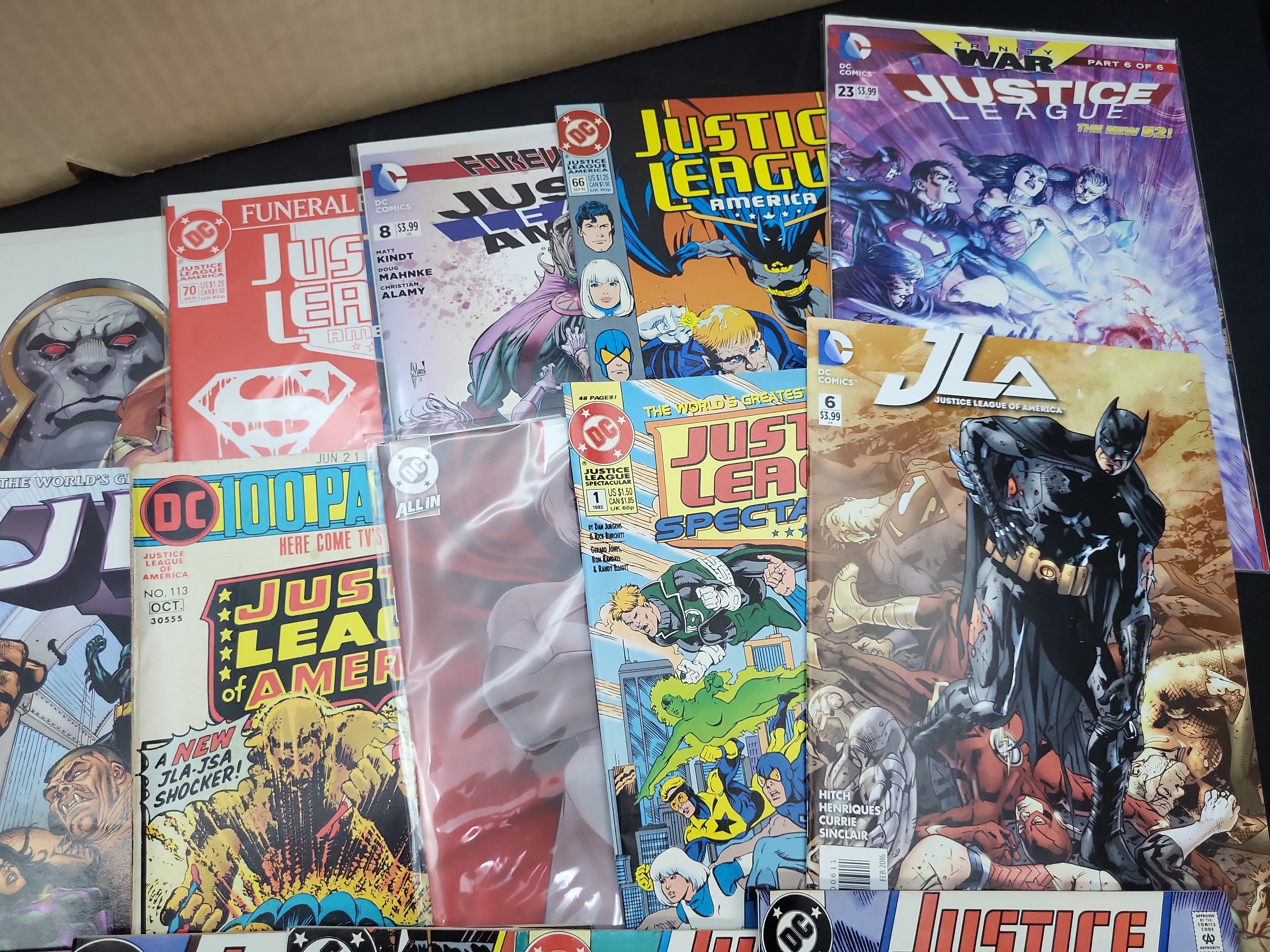 I04514 | Collection of DC Justice League Comics
