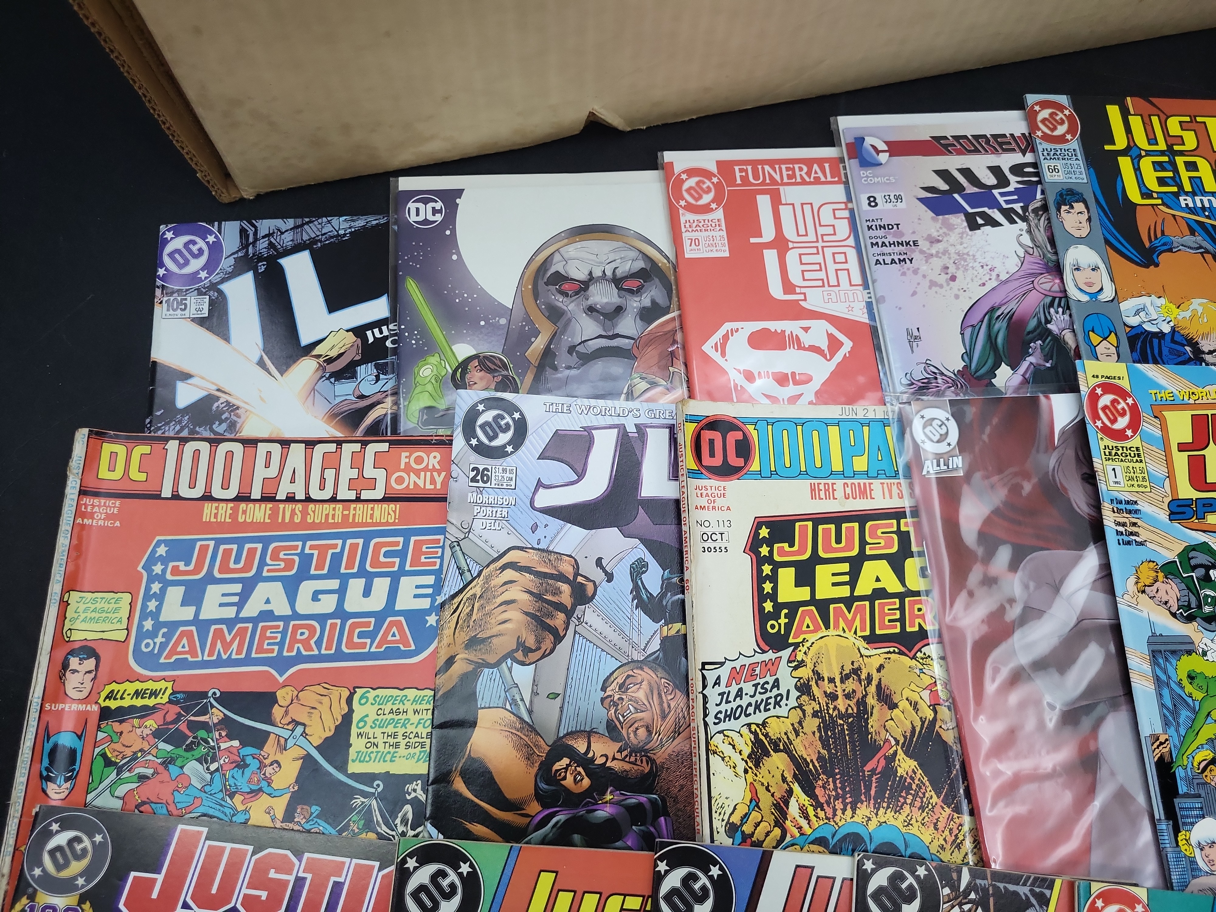 I04514 | Collection of DC Justice League Comics